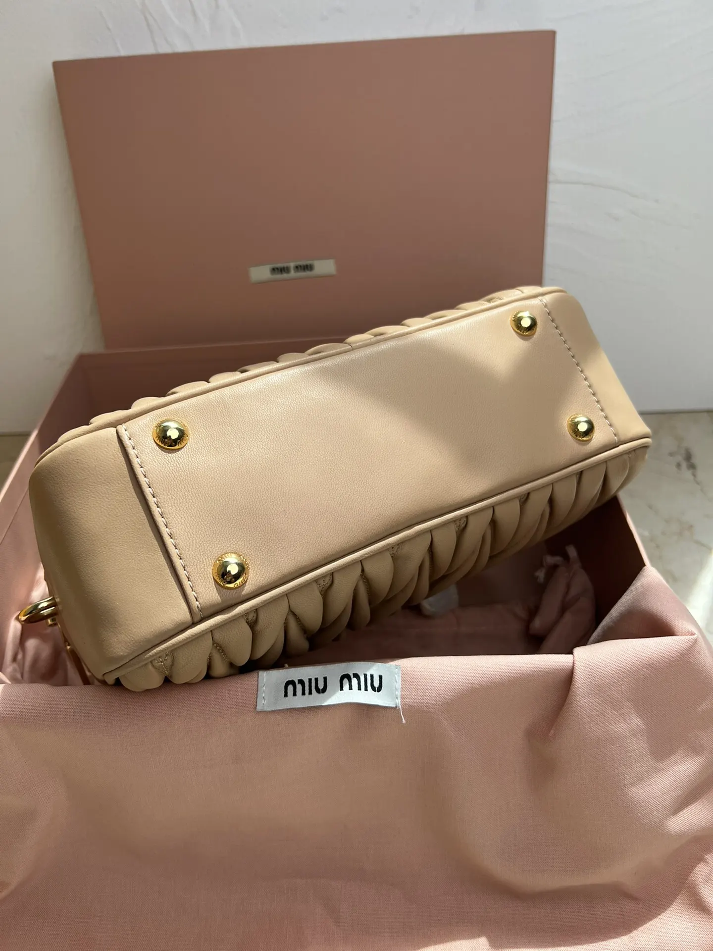 Miu 羊皮 斜背包 輕便斜挎款
