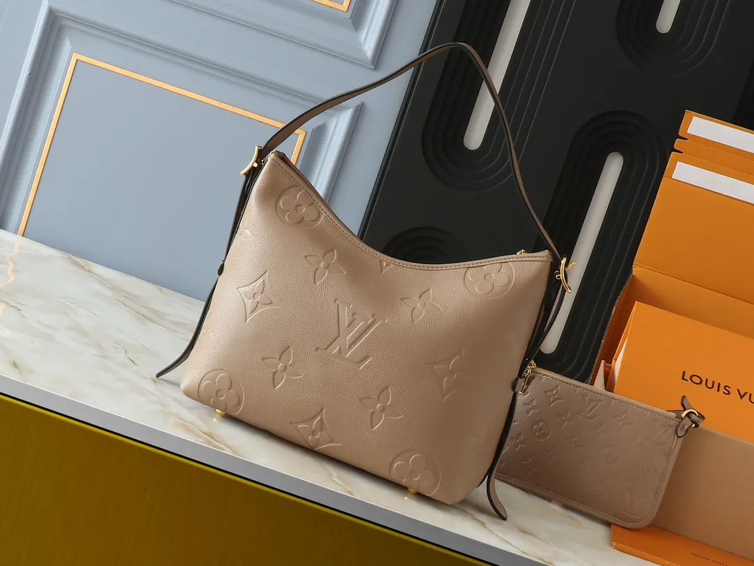 CarryAll Monogram 手拿包 精致手拿款