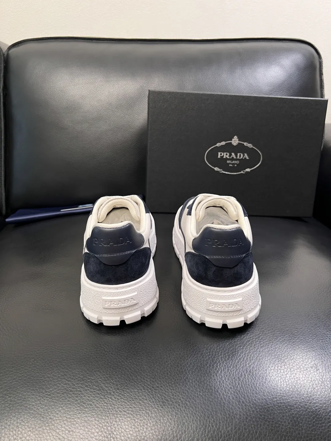 Prada 牛皮 休闲鞋 舒适