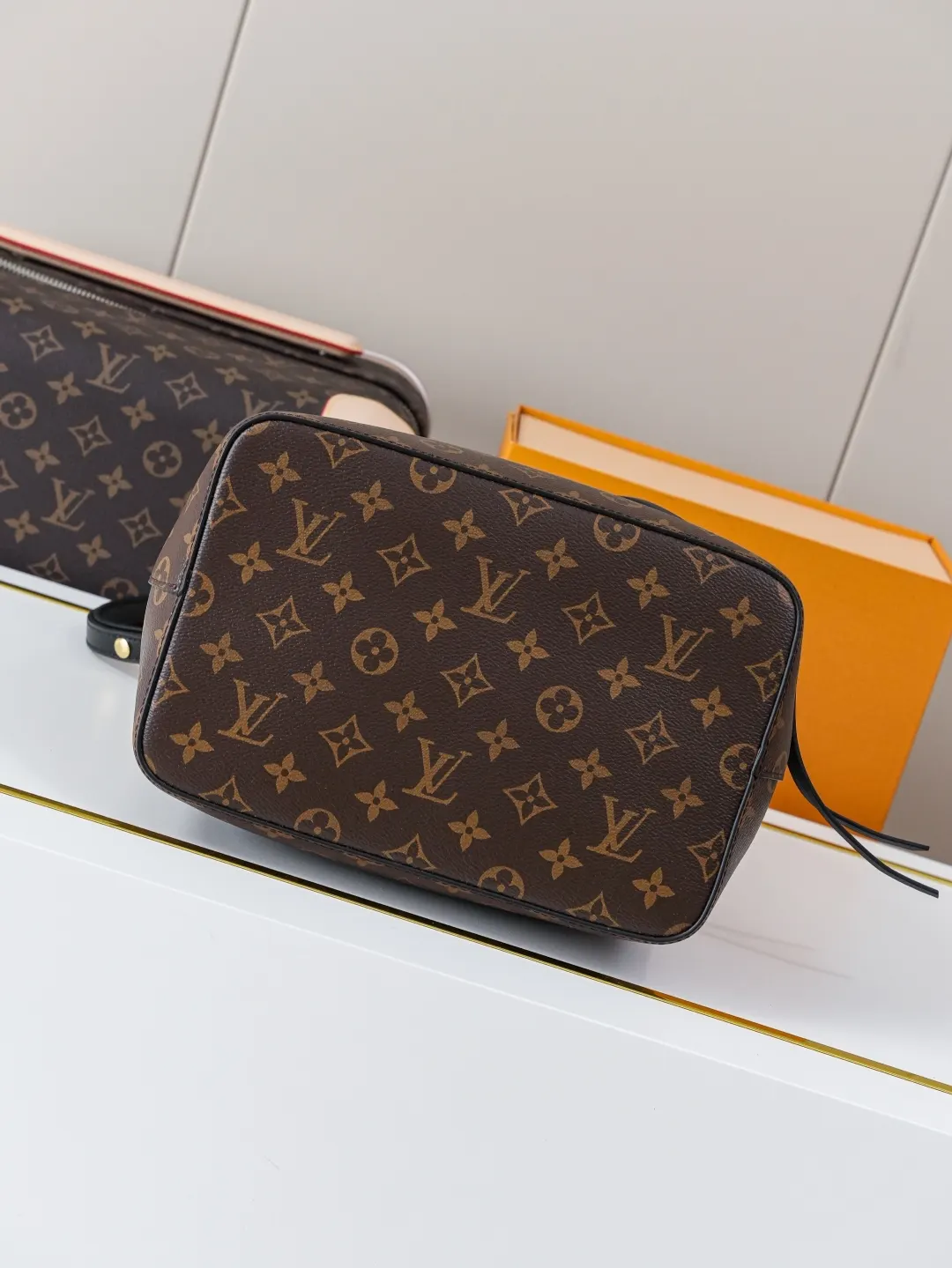 LV 老花 牛皮 收纳包 旅行收纳款