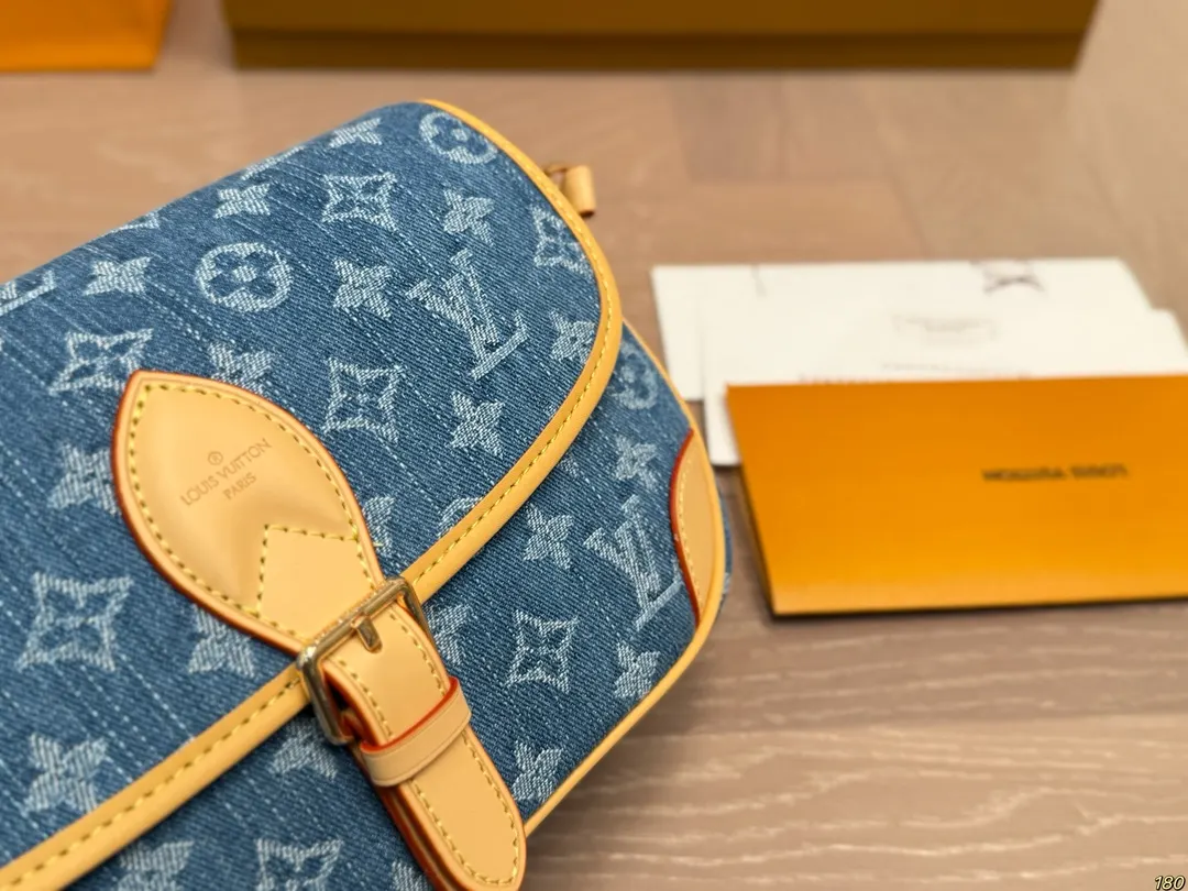 LV Diane 牛仔 牛仔系列 早春L家 腋下包 復古腋下背款