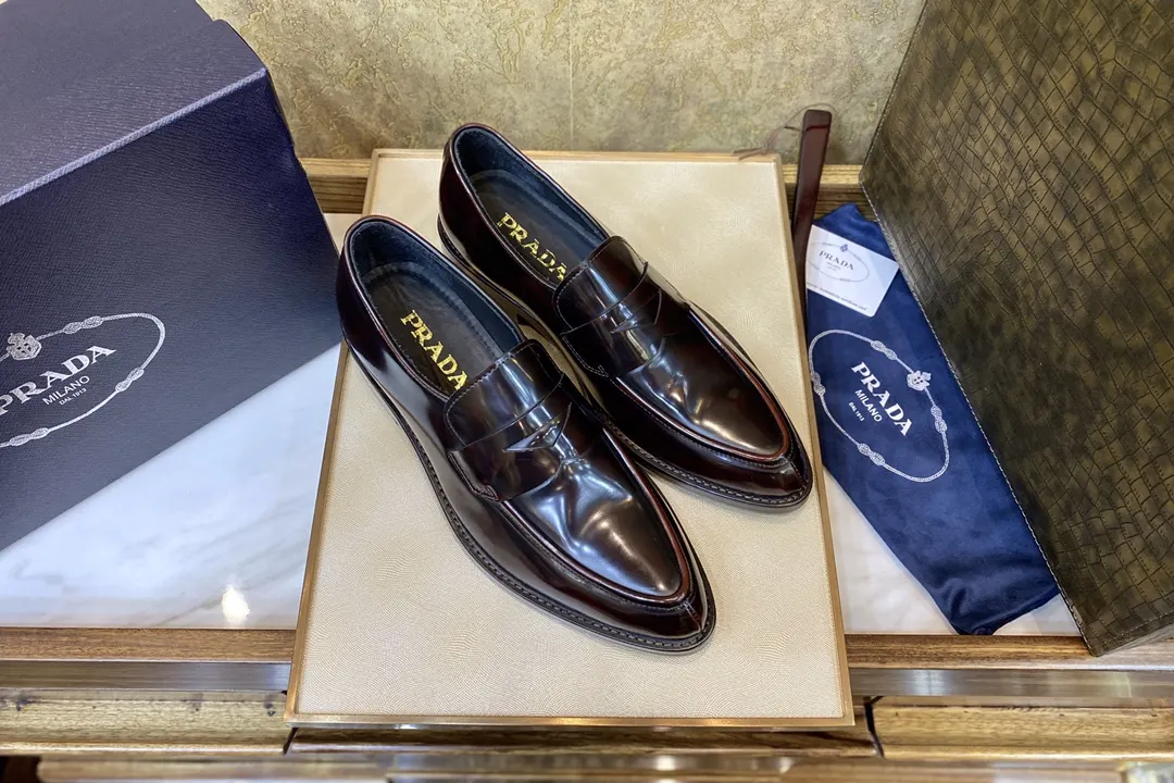 Prada 牛皮 休闲鞋 舒适