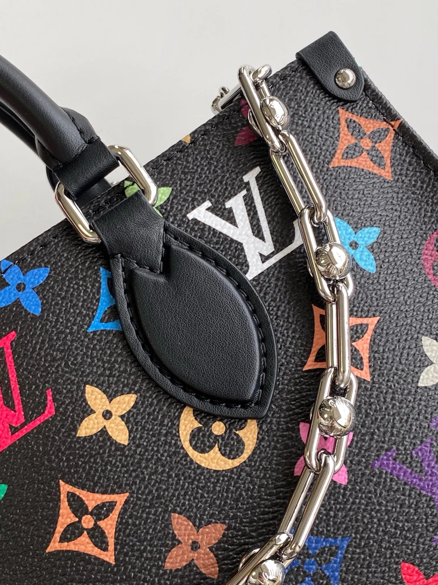 LV 牛皮 黑彩 动态 四方包链条包 TM 精致链条款