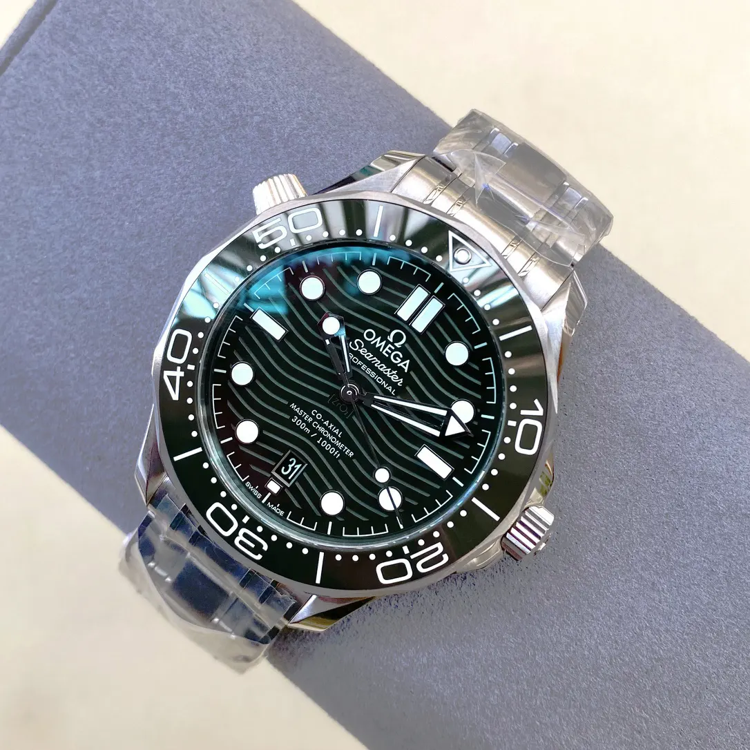 Omega 白色 OR Factoy将开启传奇的篇章 手錶 經典腕表款