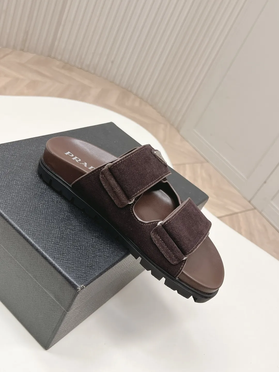 Prada 三角标 拖鞋 休闲凉拖