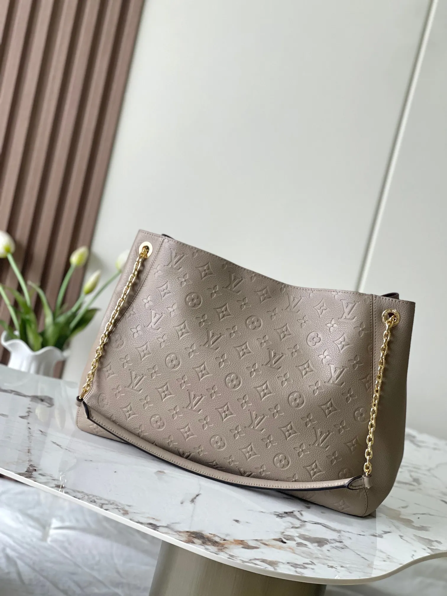 LV 牛皮 Anytime 中号手袋回溯诞生于 鏈條包 精致鏈條款