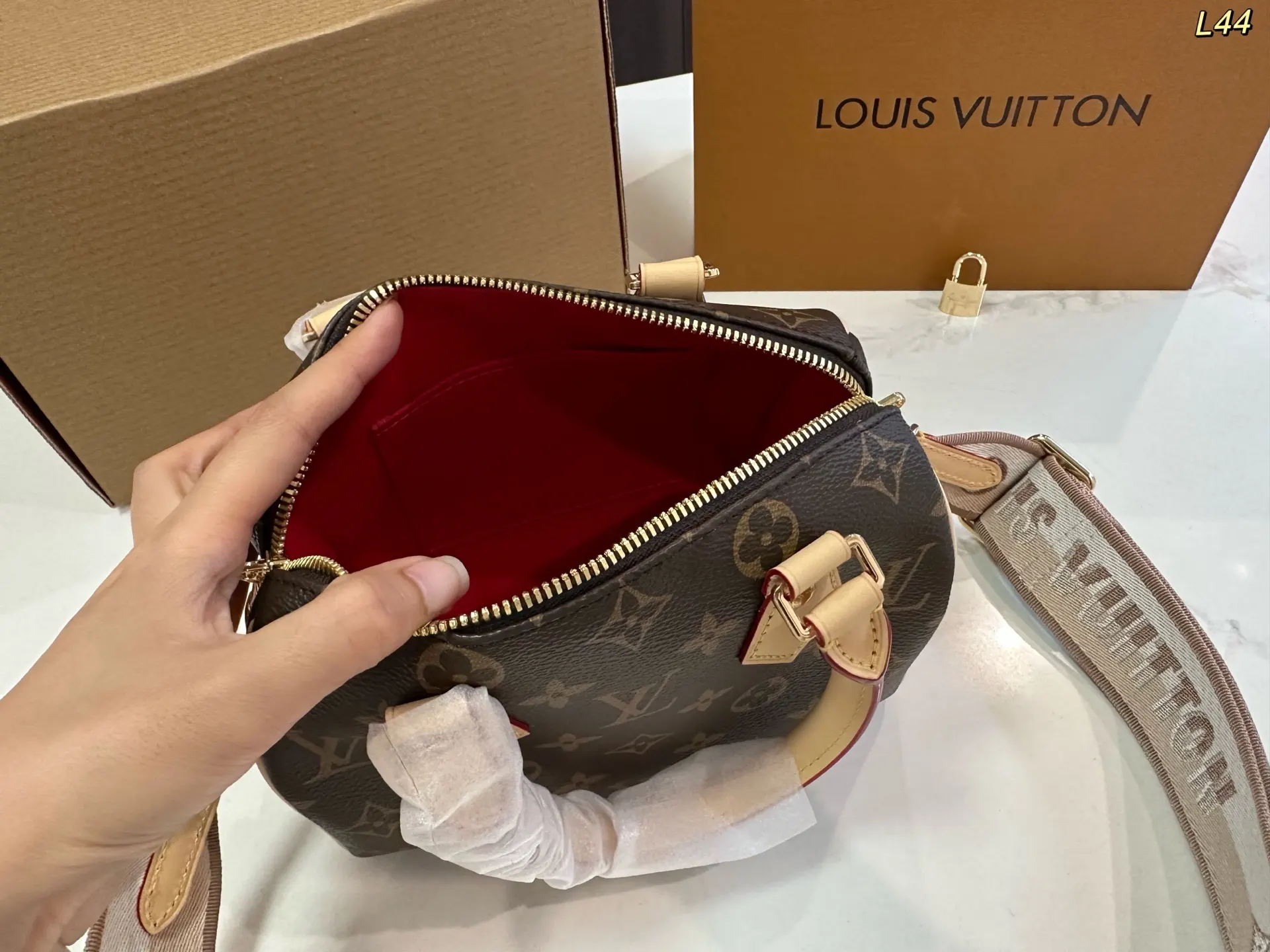 LV Speedy 老花 金色 牛皮 斜背包 輕便斜挎款