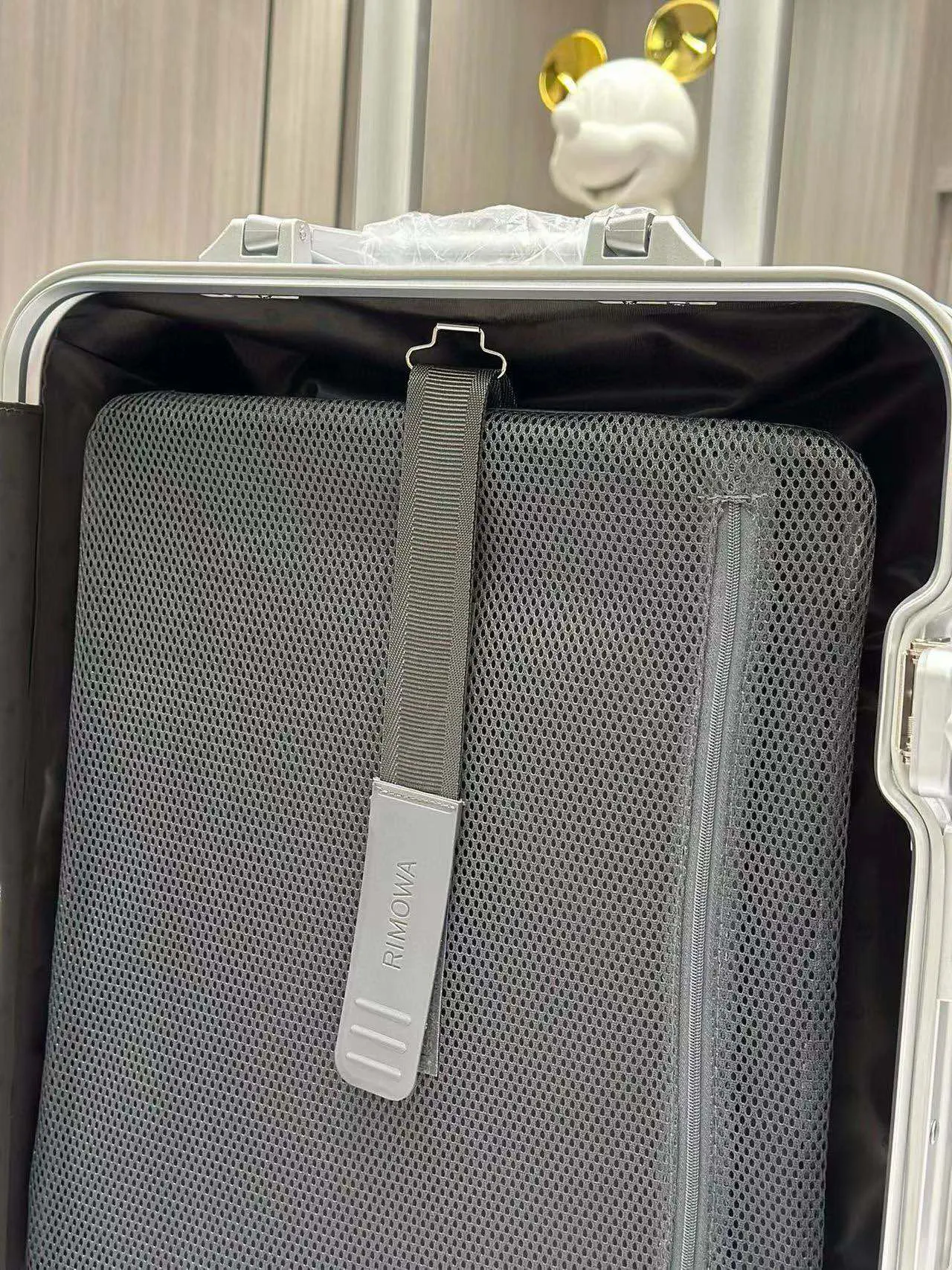 Rimowa Black Silver Suitcase Travel Lightweight