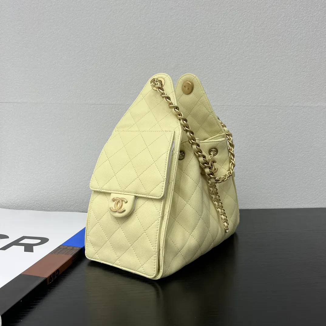 Chanel 黃色牛皮Hobo腋下包 金链