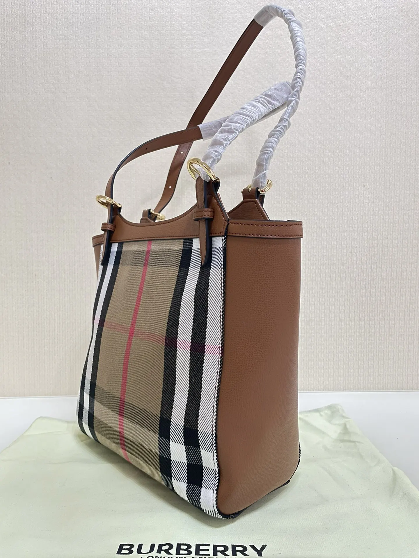 Burberry 皮革 巴宝莉精致的粒面皮革托特包 搭 House 大容量托特款