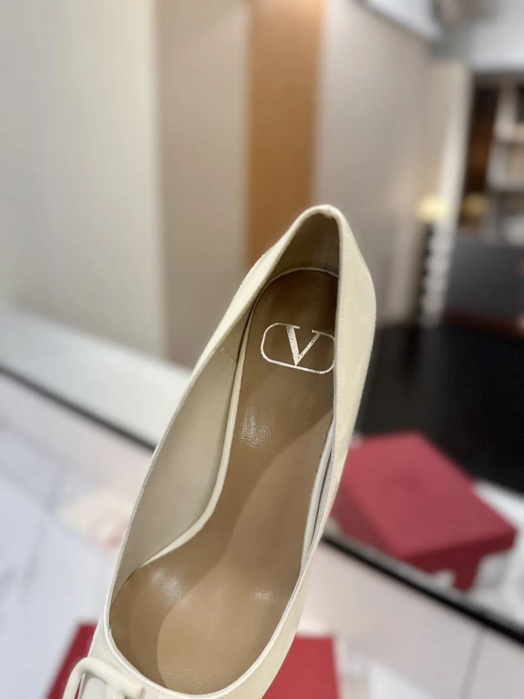 Valentino 金色 平底鞋 通勤约会款