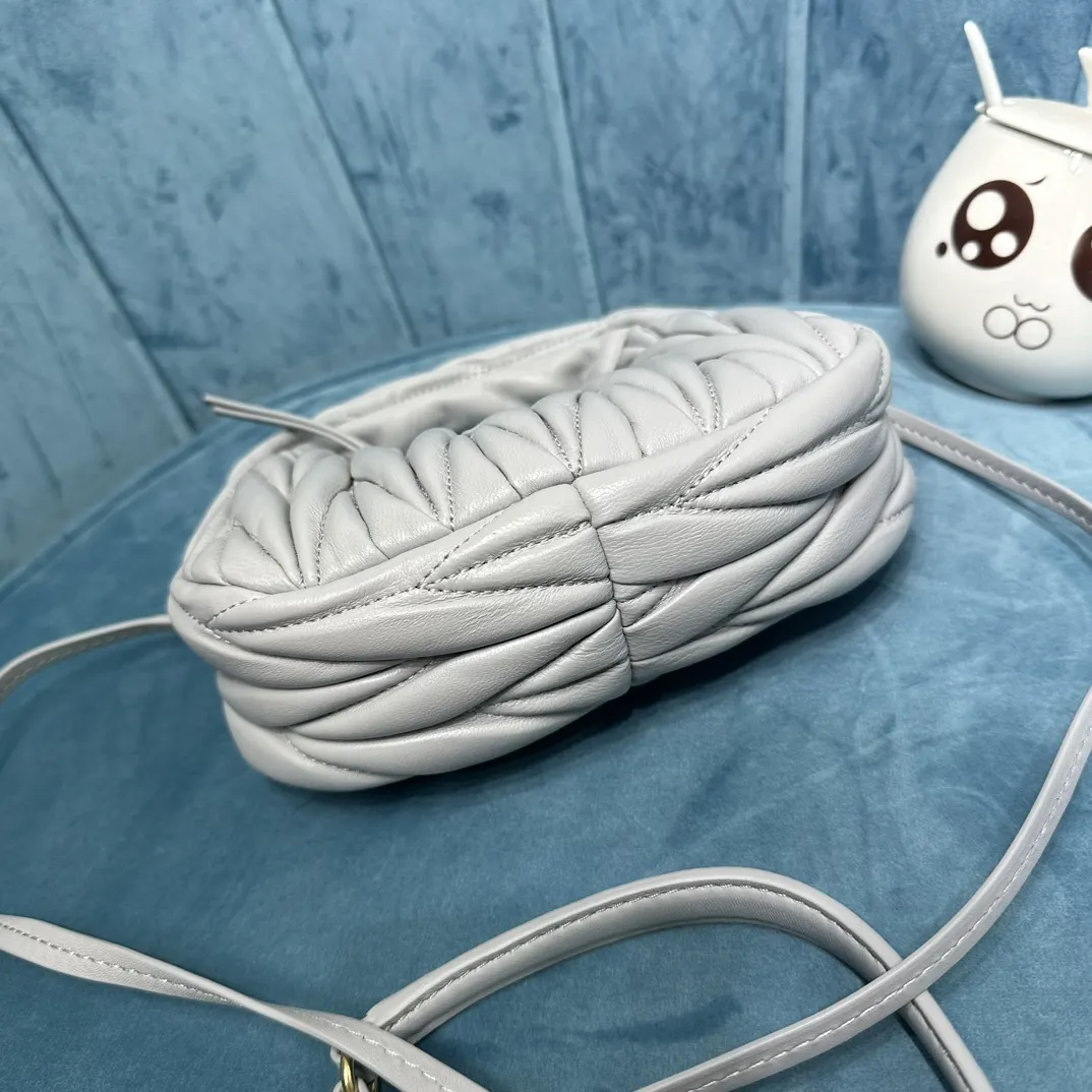 Miu 羊皮 斜背包 輕便斜挎款