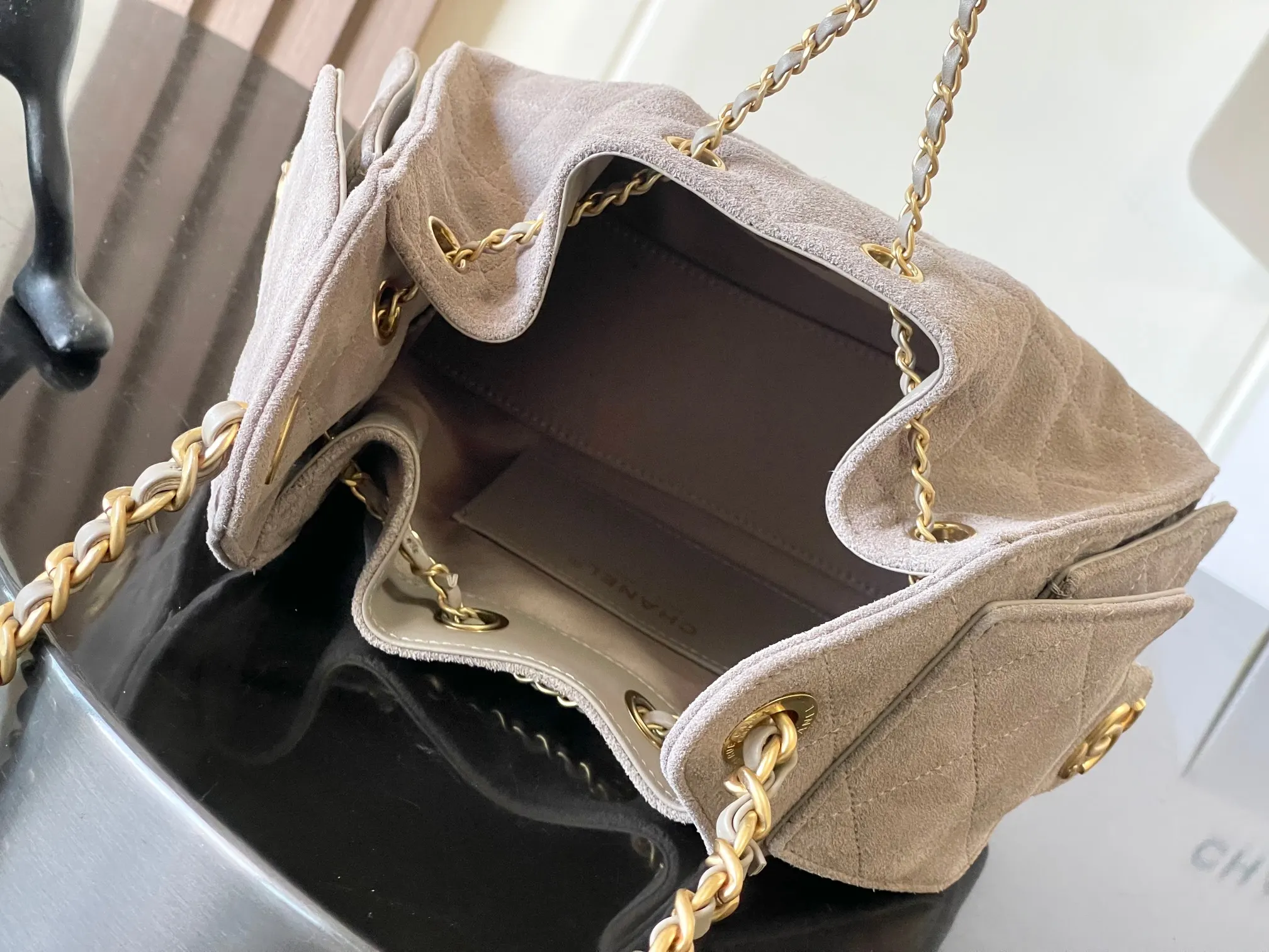 Chanel 米白色牛皮Hobo腋下包 金链