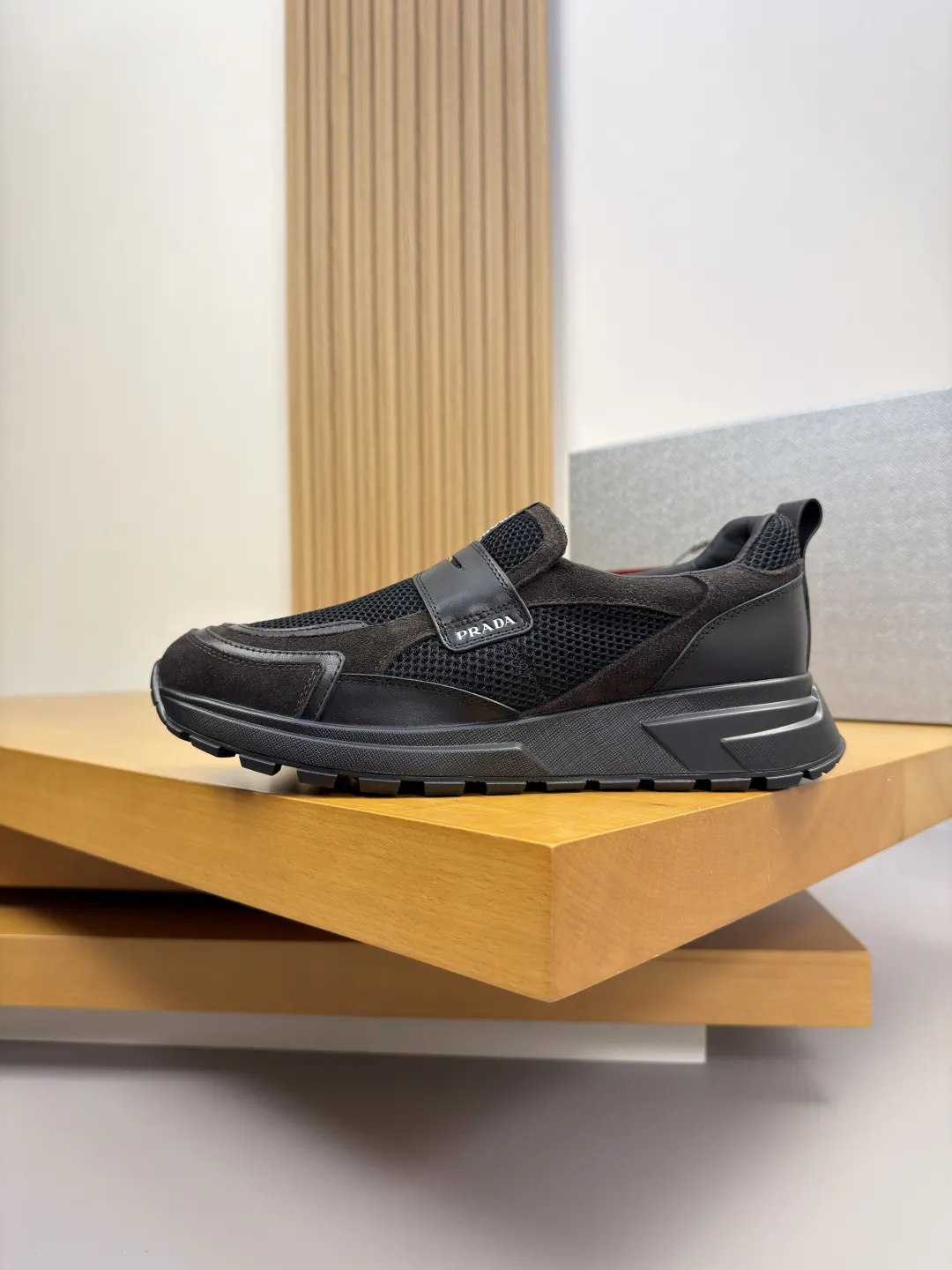 Prada 牛皮 帆布 Logo 运动鞋 休闲运动