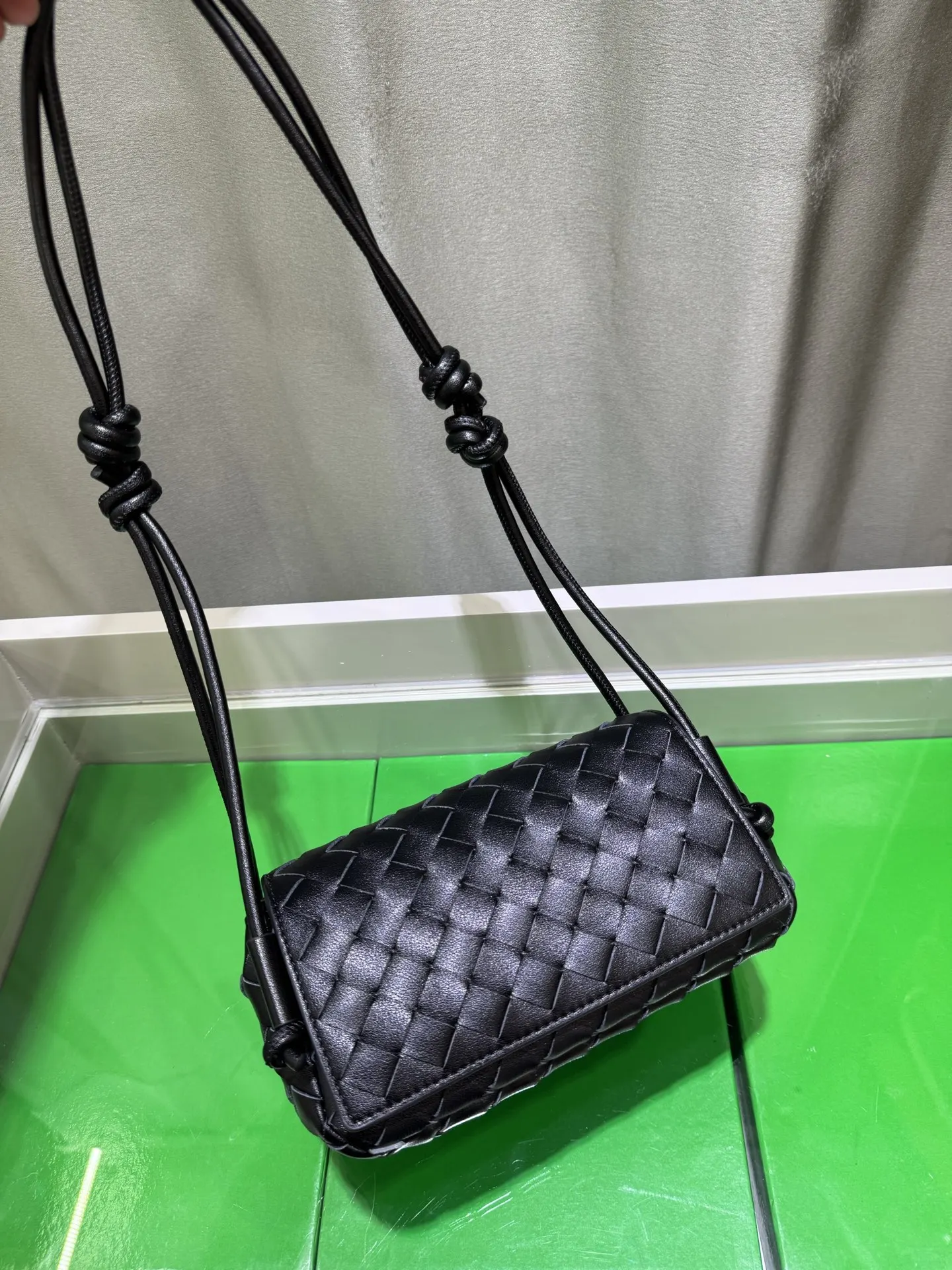 Bottega Veneta 小牛皮 腋下包 復古腋下背款