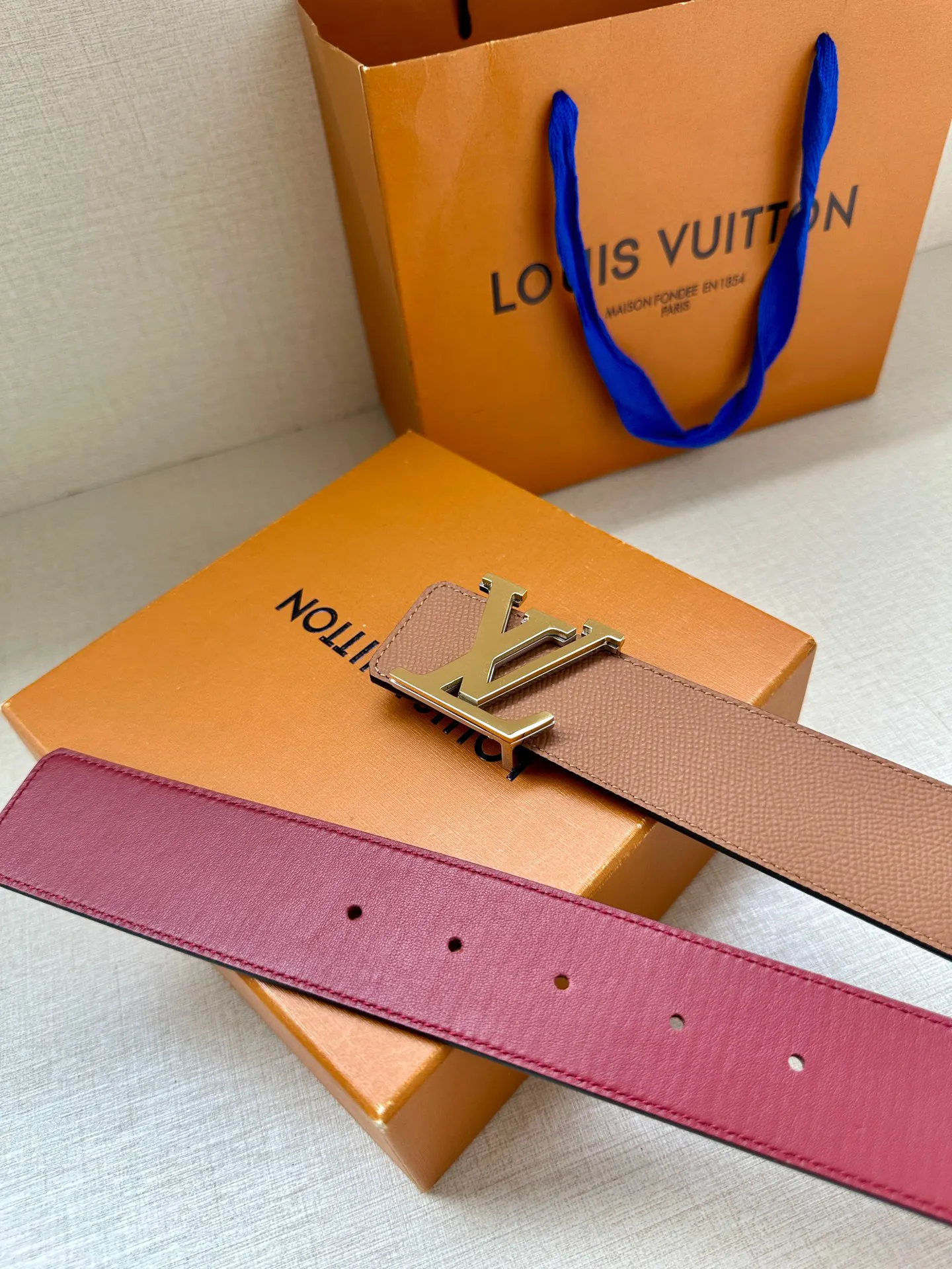 LV Double Sided Belt, Business Casual Image 7 LV Double Sided Belt, Business Casual Image 7