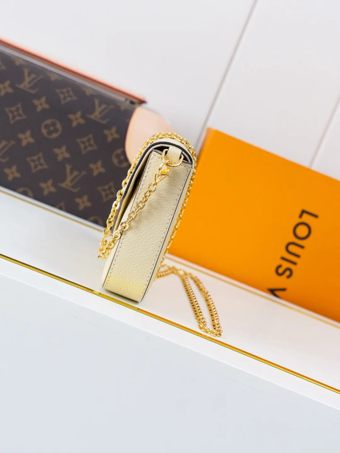 LV 米白 牛皮 链条包 精致链条款