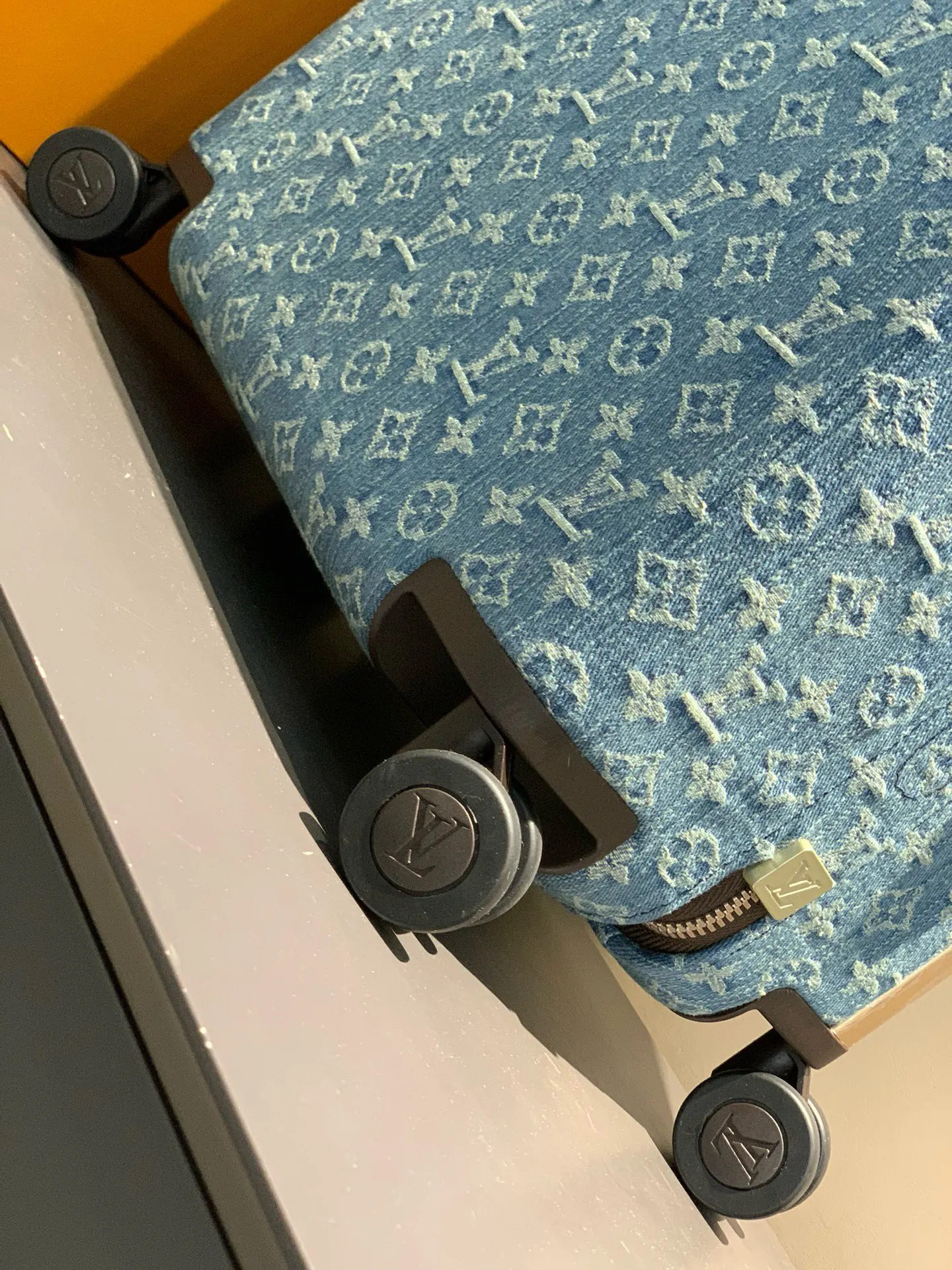 驴牌拉杆箱旅行箱 路易v 变色皮 海关锁 万向 行李箱 旅行拉杆款 輕便出行款(數字9) 驴牌拉杆箱旅行箱 路易v 变色皮 海关锁 万向 行李箱 旅行拉杆款 輕便出行款(數字9)