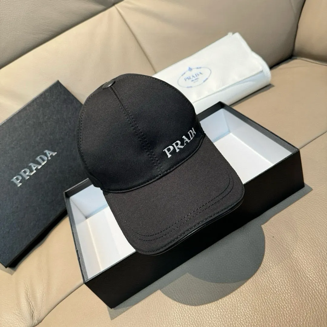 Prada 牛皮 棉质 刺绣 帽子 精致搭配