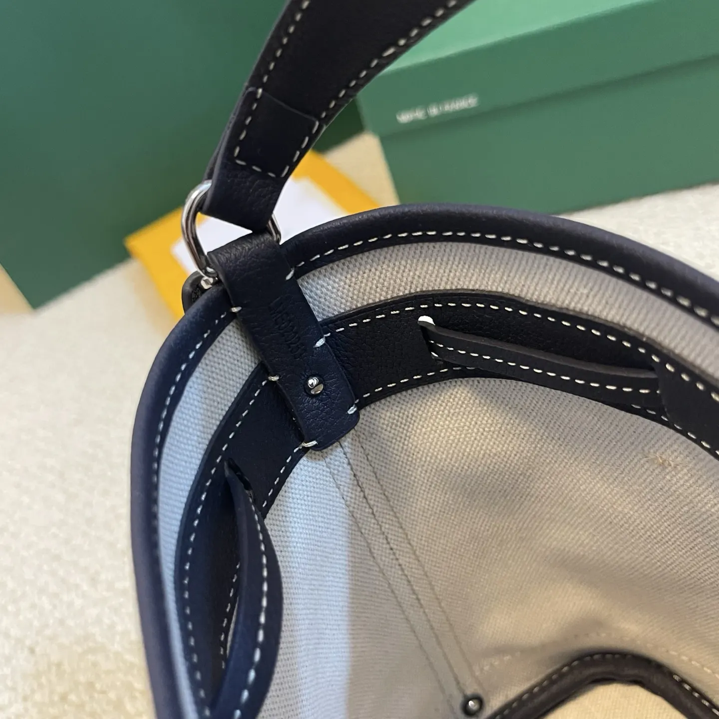 Goyard 皮革 轻盈小巧去始终保持标志性水桶百搭造型 水桶包 休閒水桶款