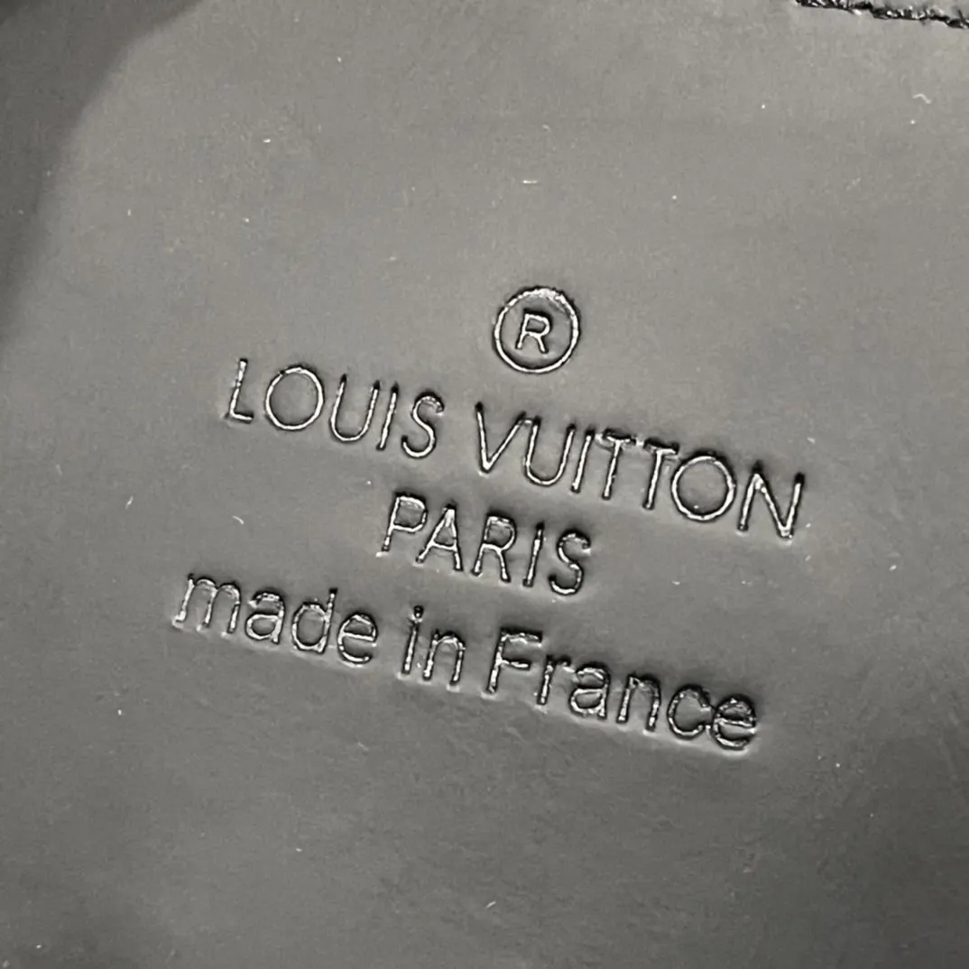 Louis Vuitton 竖形托特包