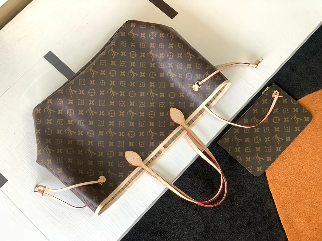 LV Neverfull 帆布 手拿包 精致手拿款