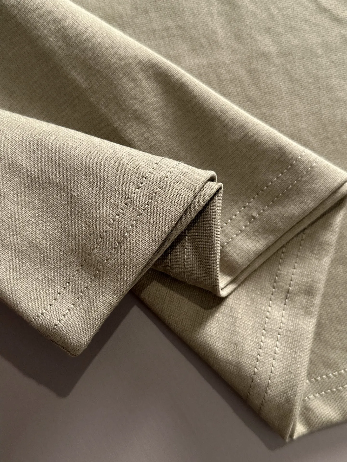 Burberry 刺繡 純棉 針織衫 質感針織款(數字6) Burberry 刺繡 純棉 針織衫 質感針織款(數字6)