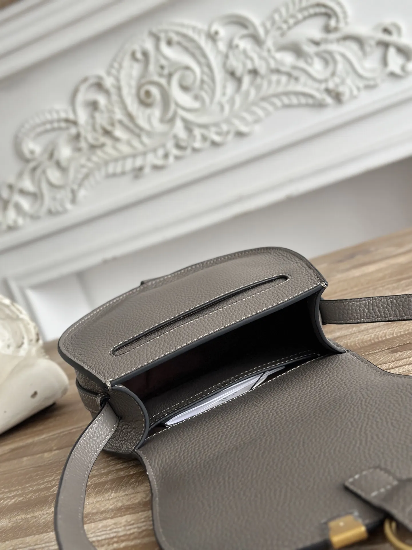 Crossbody Bag Lightweight Leather Image 9 Crossbody Bag Lightweight Leather Image 9