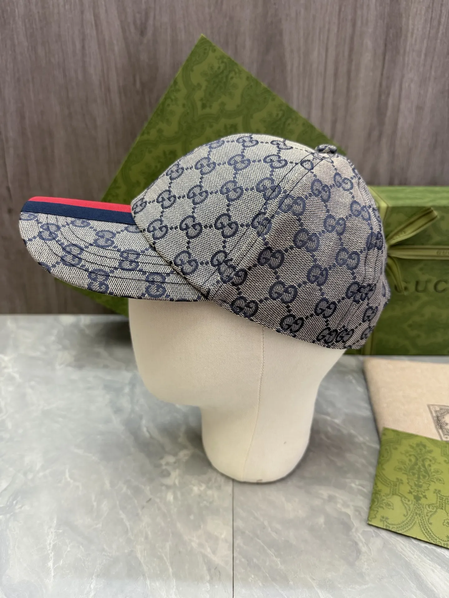 Gucci GG Monogram 棒球帽 灰色