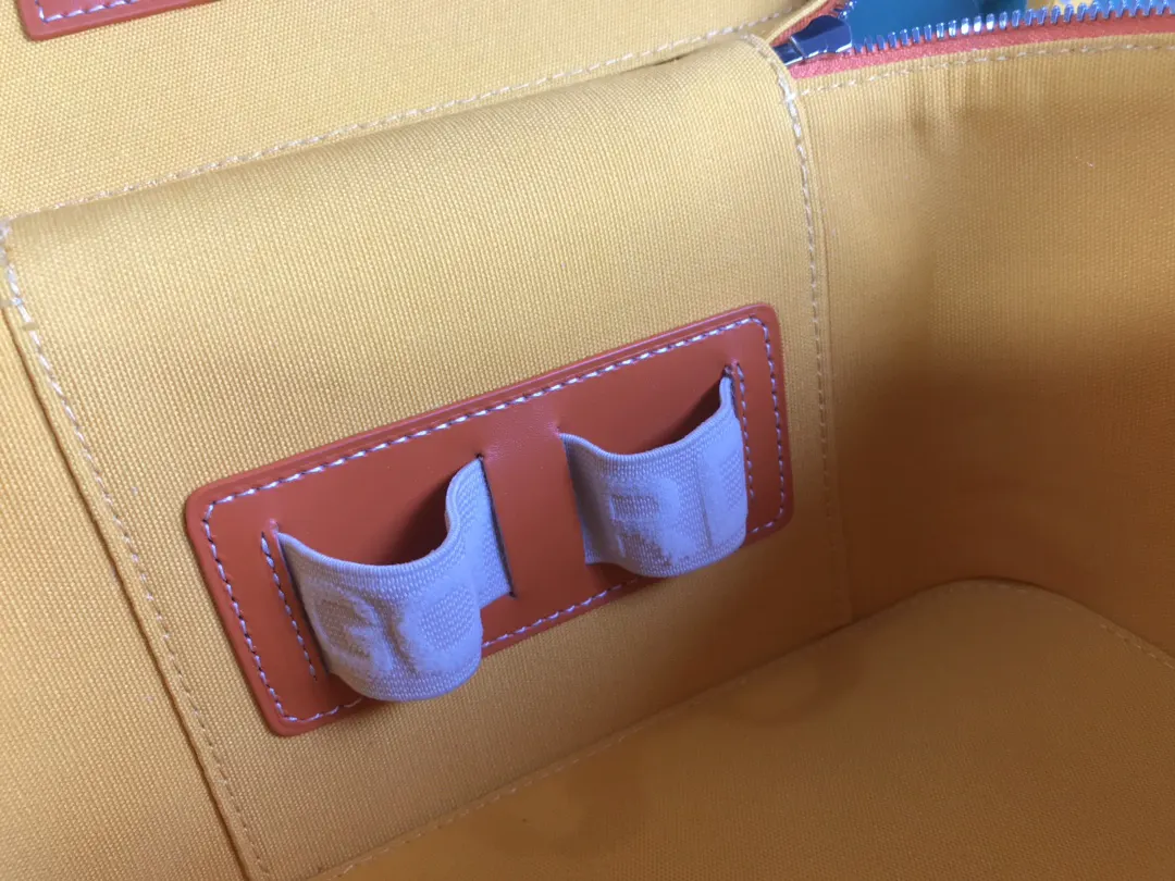 Cosmetic Pouch Leather Image 9 Cosmetic Pouch Leather Image 9