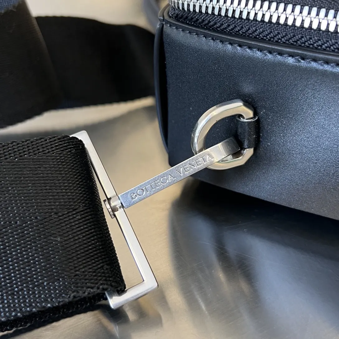 Bottega Veneta 銀色 牛皮 公文包 商務通勤款