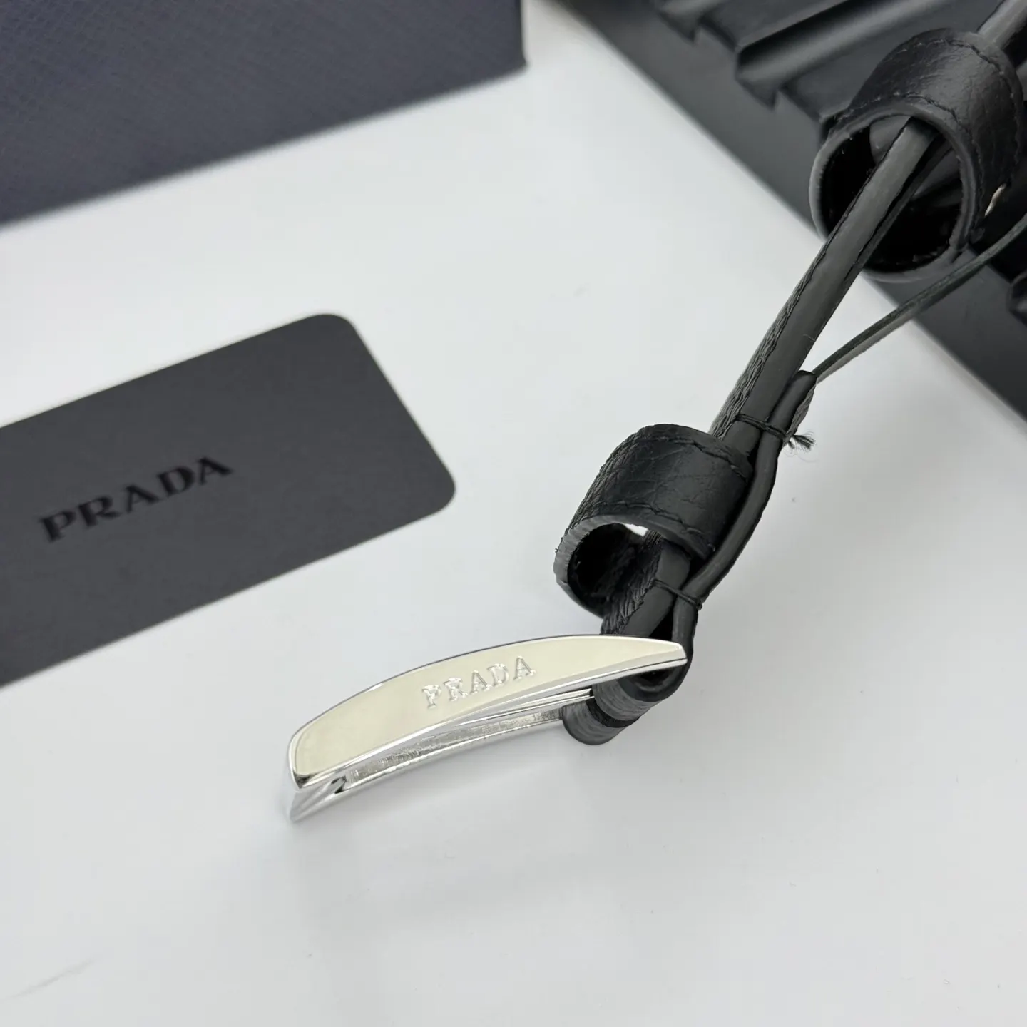 Prada Saffiano 皮革 三角标 腰带