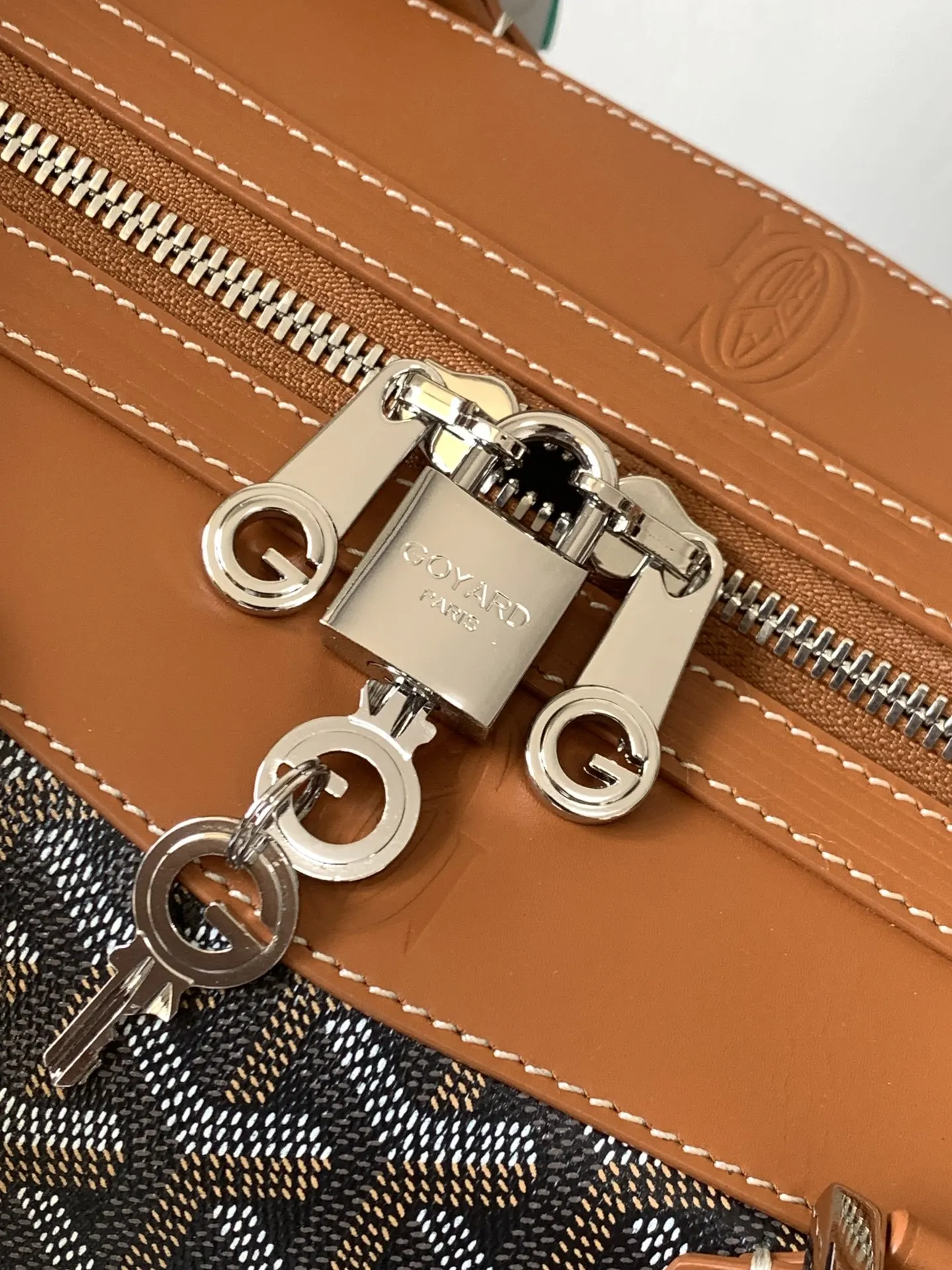 Goyard 它的提手可调节长度 可确保手提时的舒適度 并且开口两 旅行袋 大容量旅行款