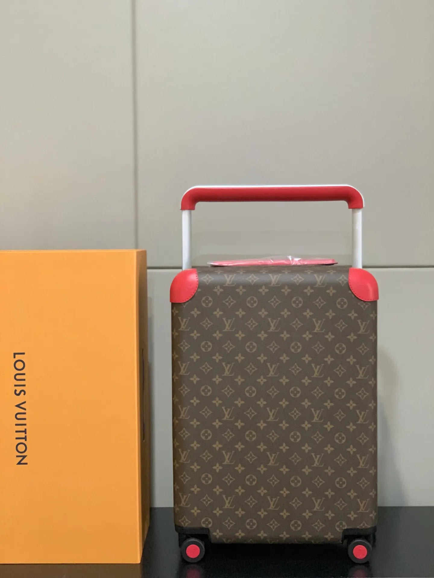 灰色 银色 拉杆真皮包裹 行李箱 旅行拉杆款 轻便出行款