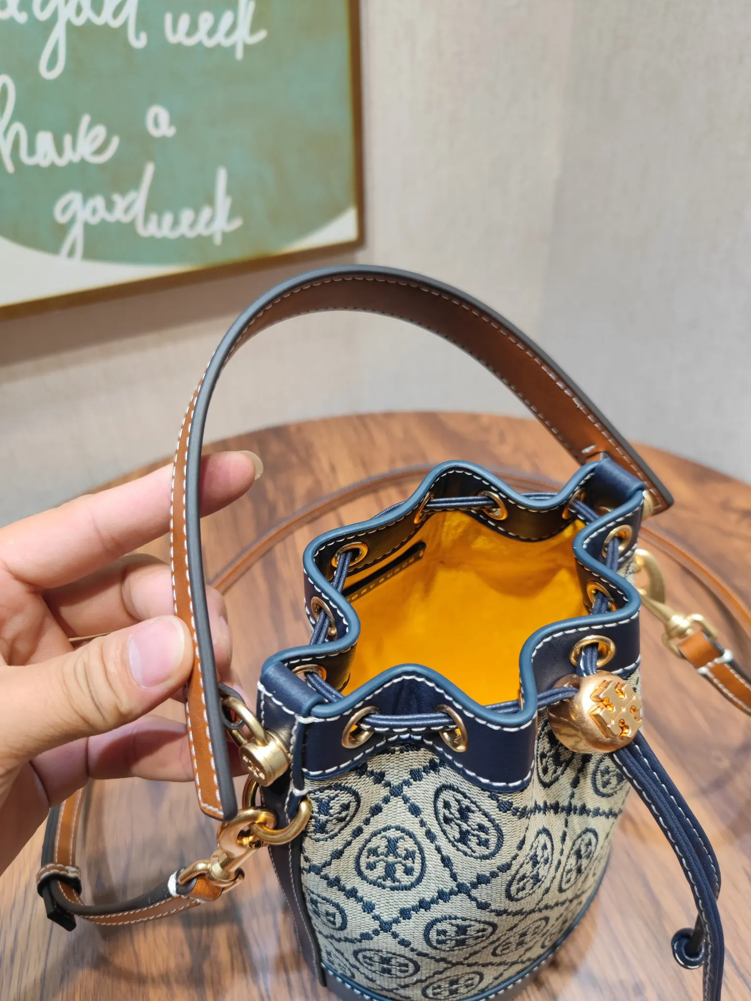 帆布 TORY BURCH Mo夏季新抽绳水 水桶包 休闲水桶款