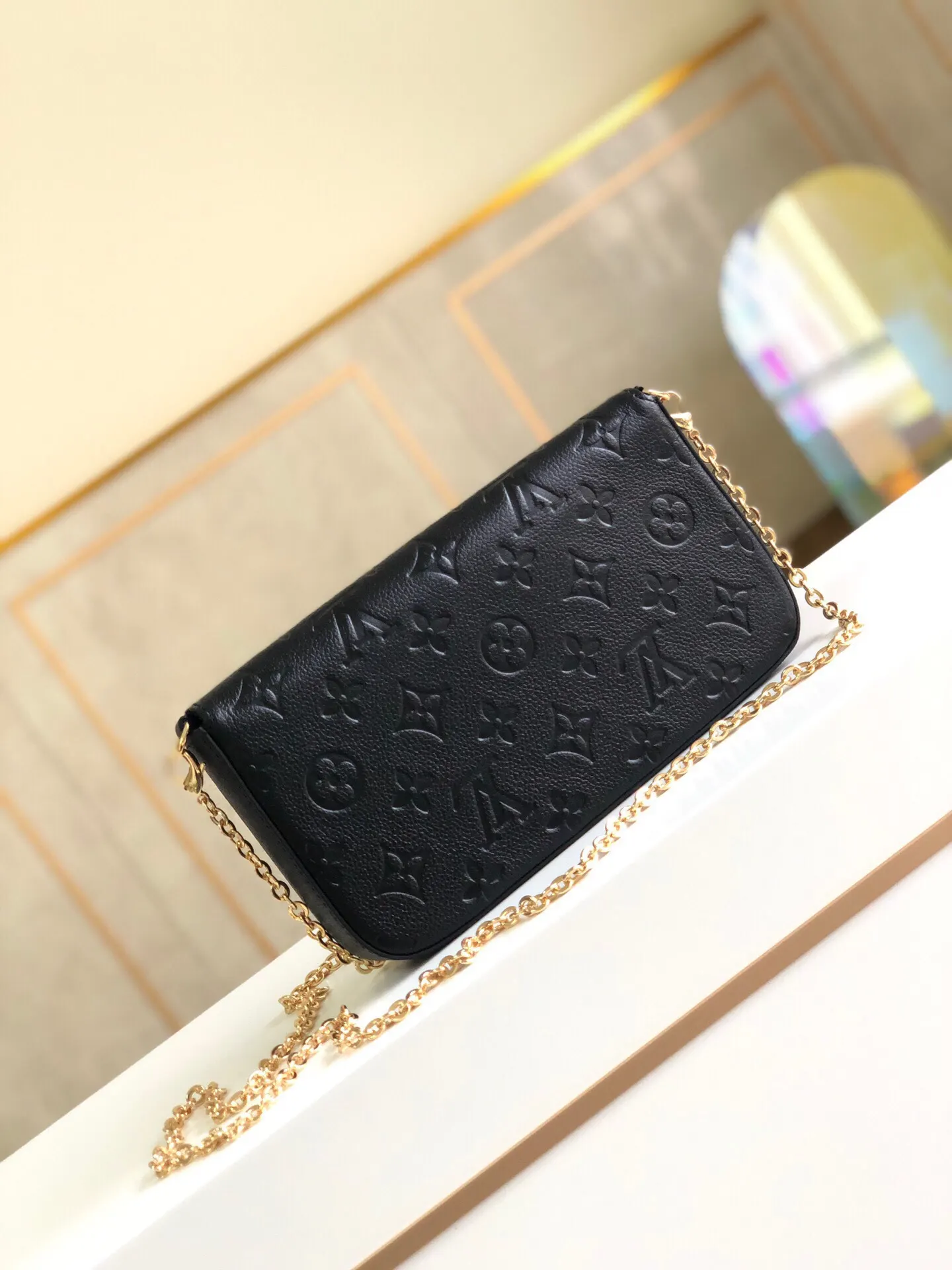 LV 黑色壓紋长款錢包 信封手拿款(數字10) LV 黑色壓紋长款錢包 信封手拿款(數字10)