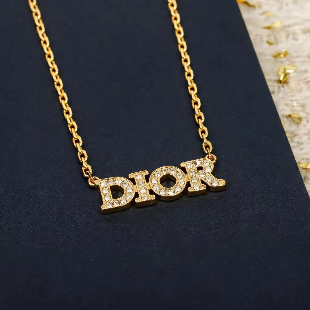 Dior 金色字母锁骨链 佩戴展示 项链