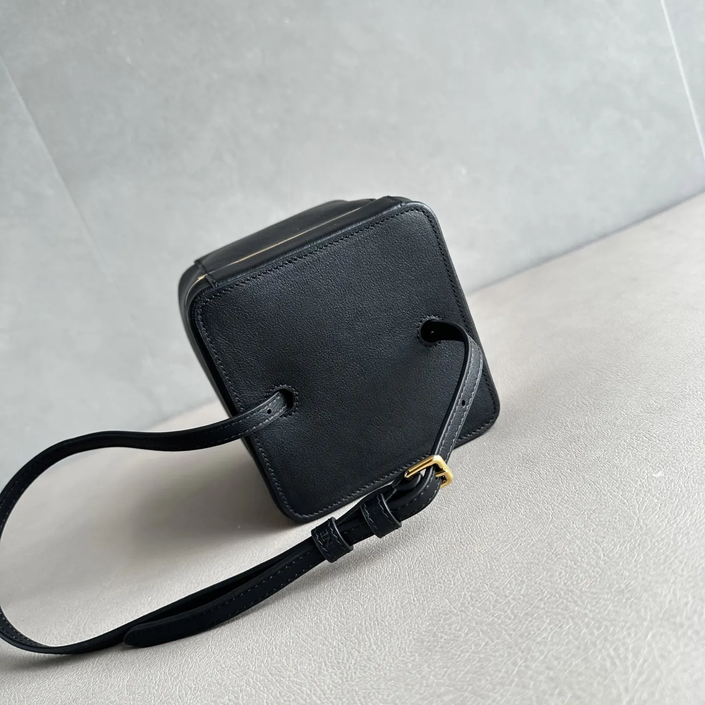 Celine Triomphe 金色 牛皮 单肩包 日常单肩背款