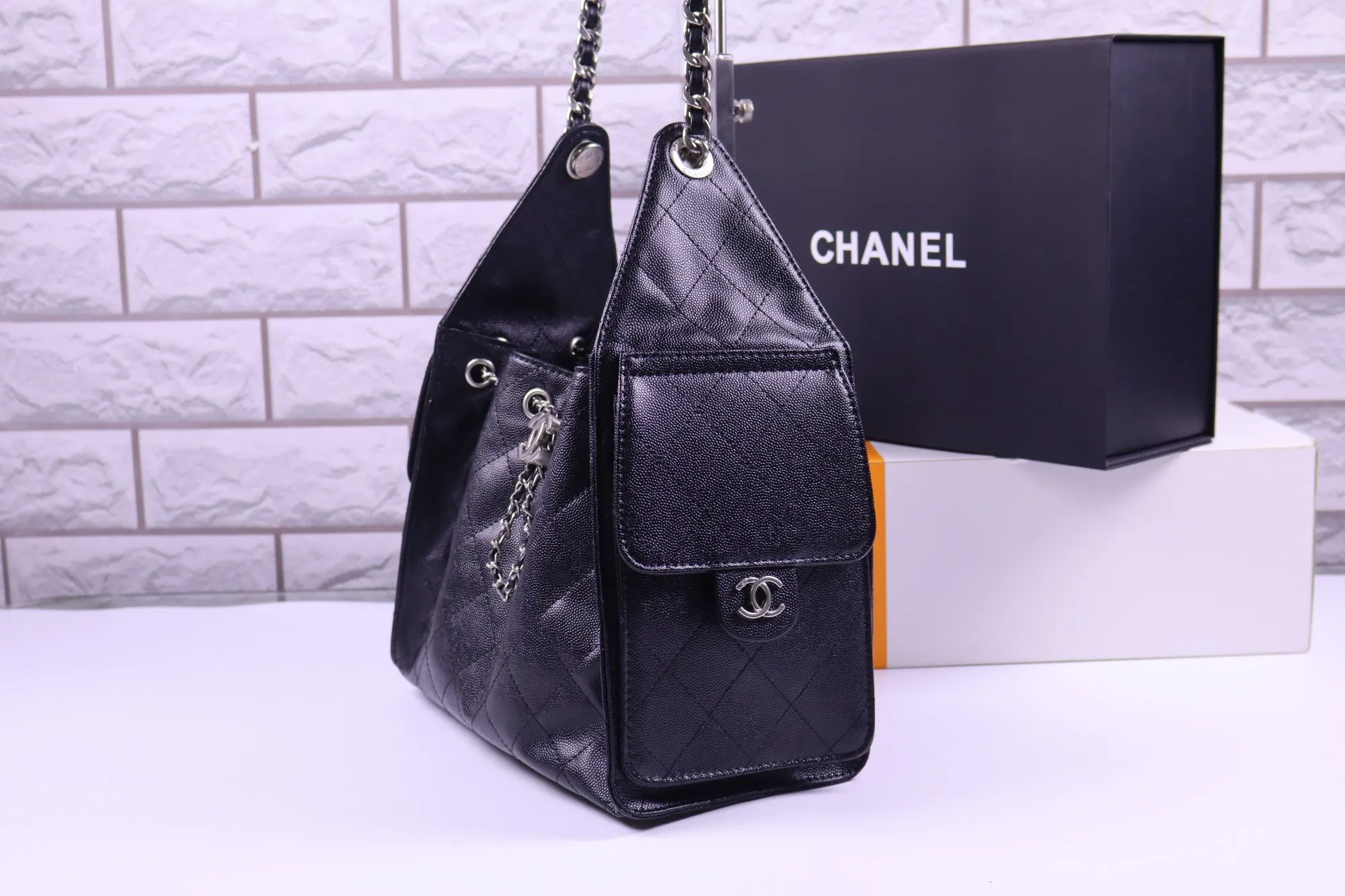 Chanel 黑色 腋下包