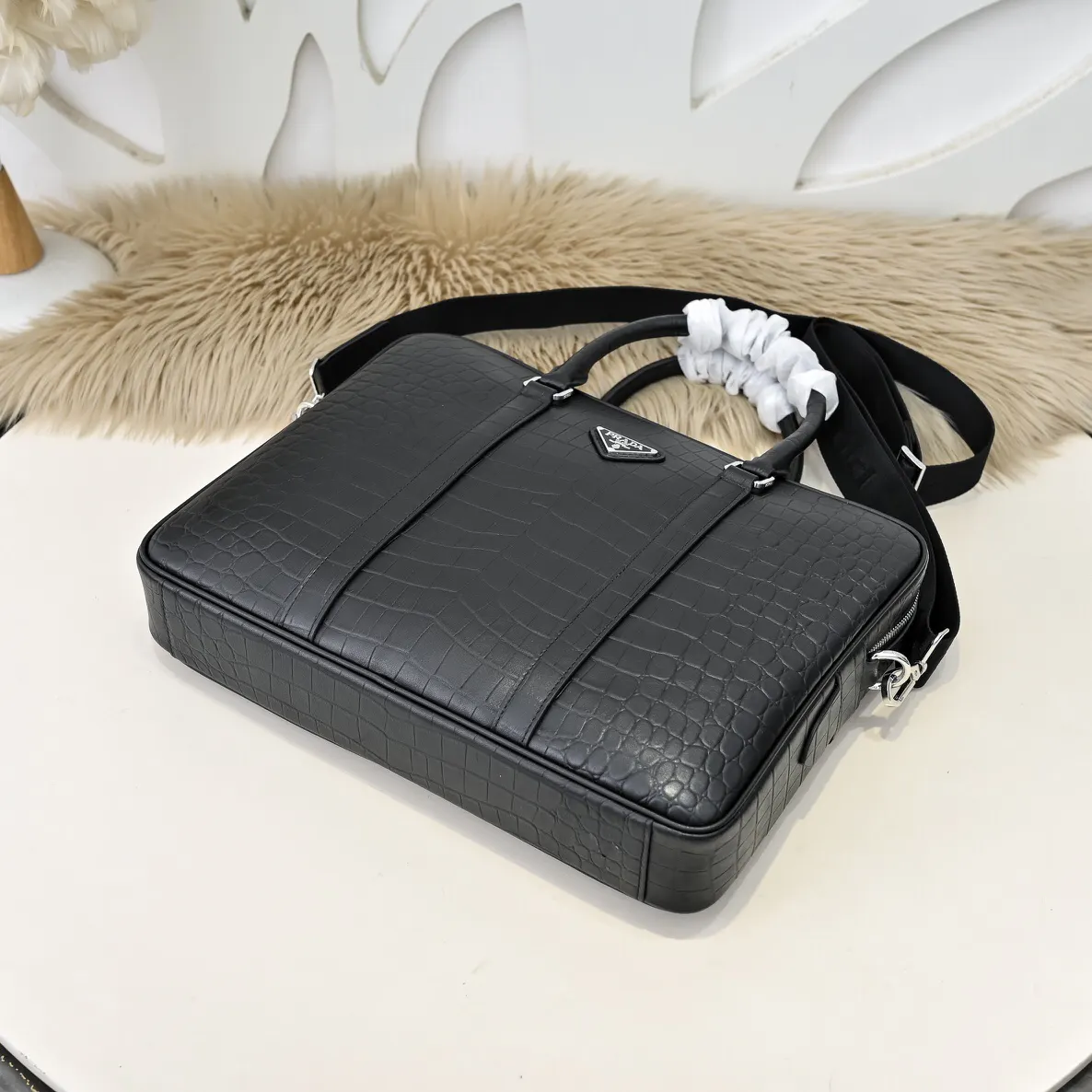 Prada 小牛皮 男士公文包 采用进口小牛皮 皮質柔软 手感超赞 商務通勤款