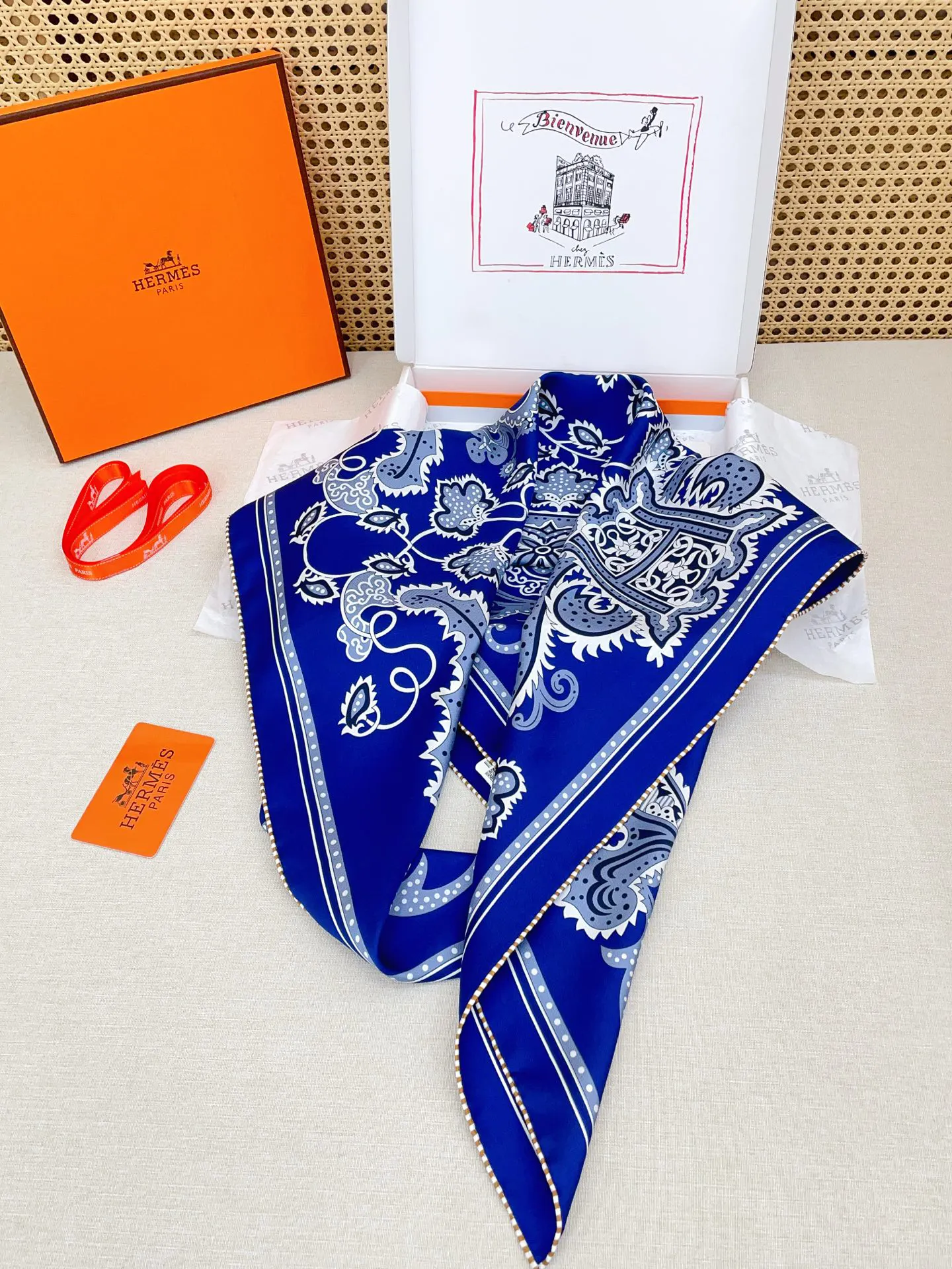 Hermès 丝巾 精致配飾(數字6) Hermès 丝巾 精致配飾(數字6)