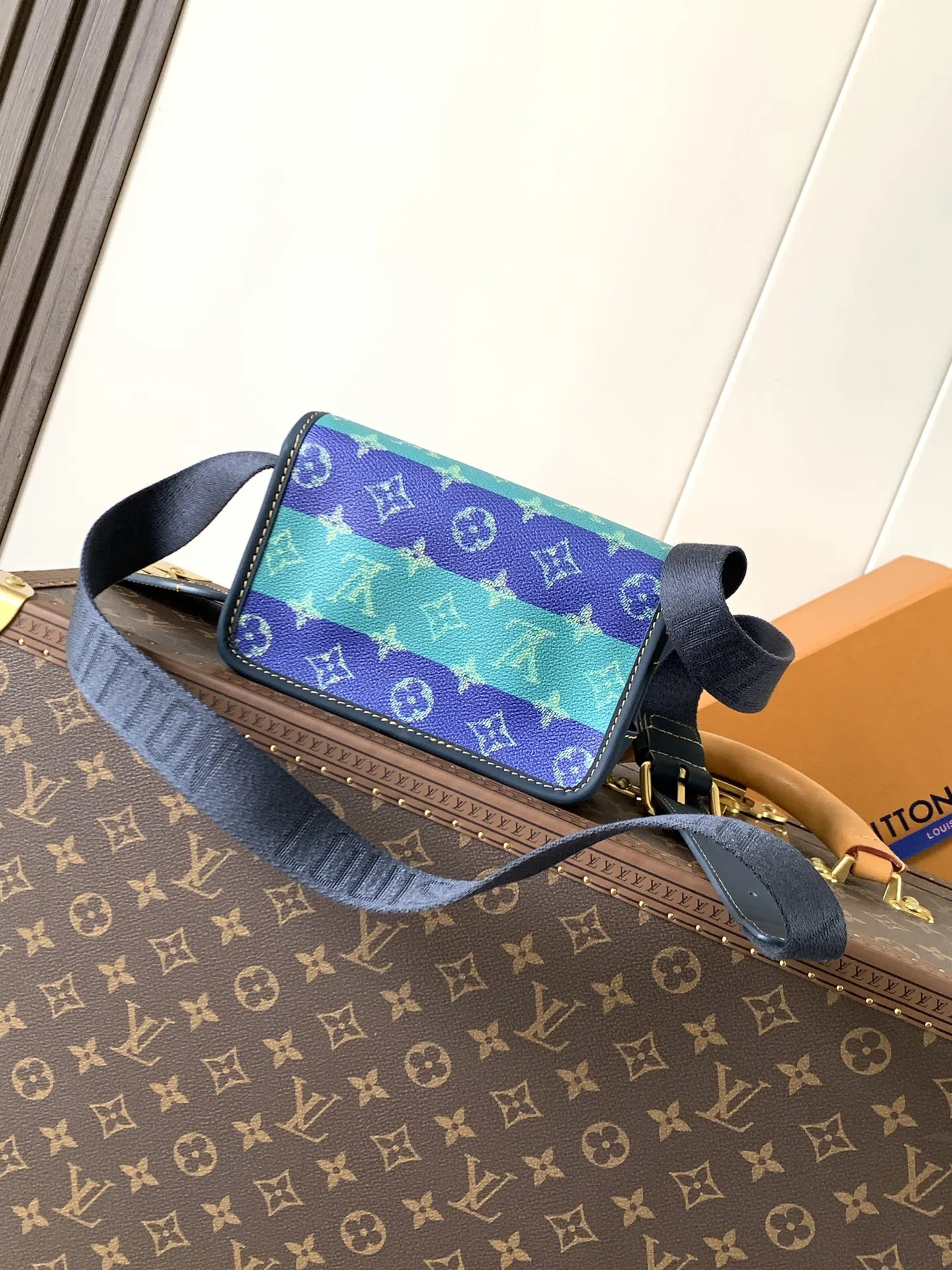 LV handbag Image 3 LV handbag Image 3