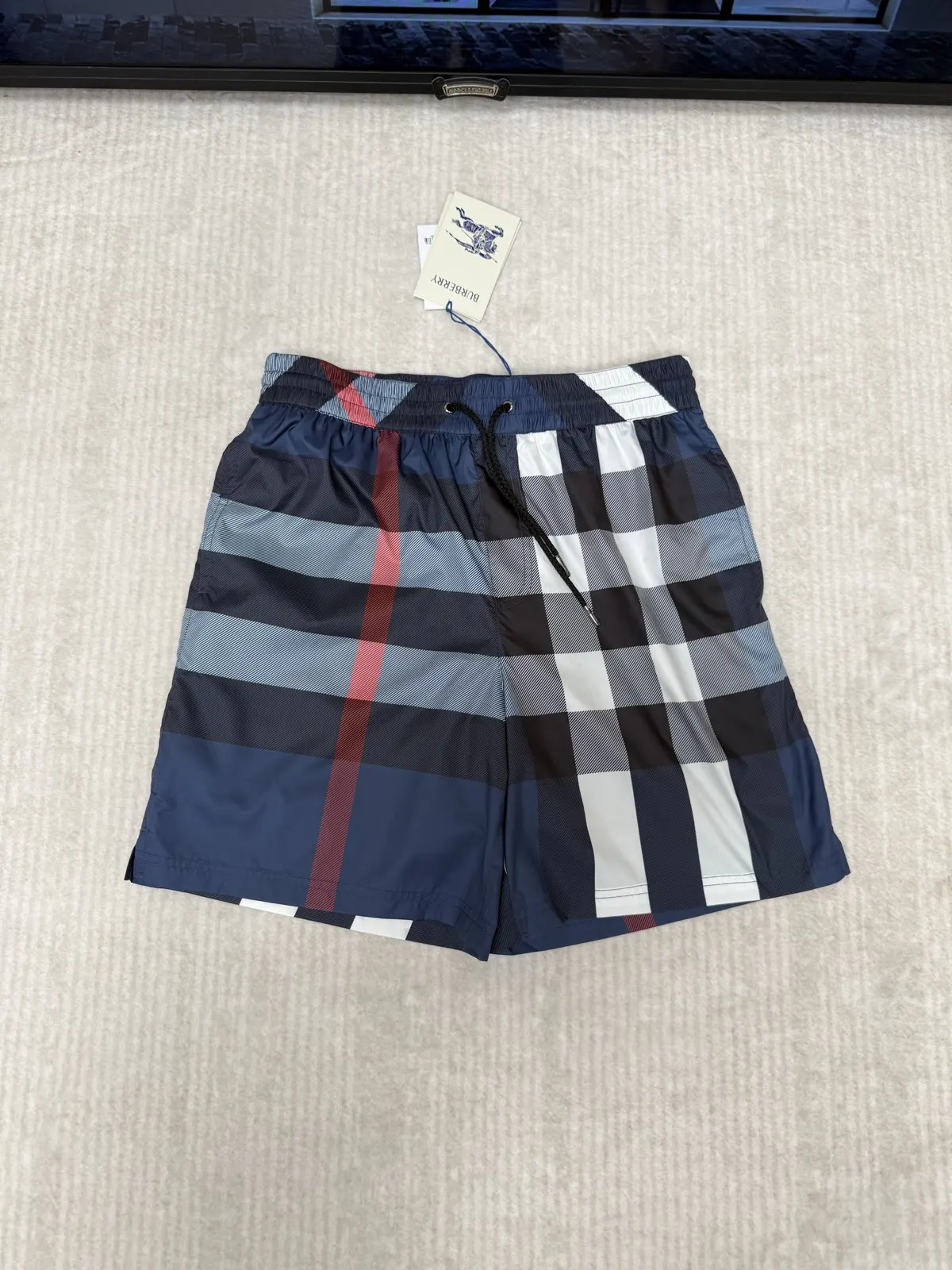 Burberry 印花 格纹 短褲 宽松休閒款(數字4) Burberry 印花 格纹 短褲 宽松休閒款(數字4)
