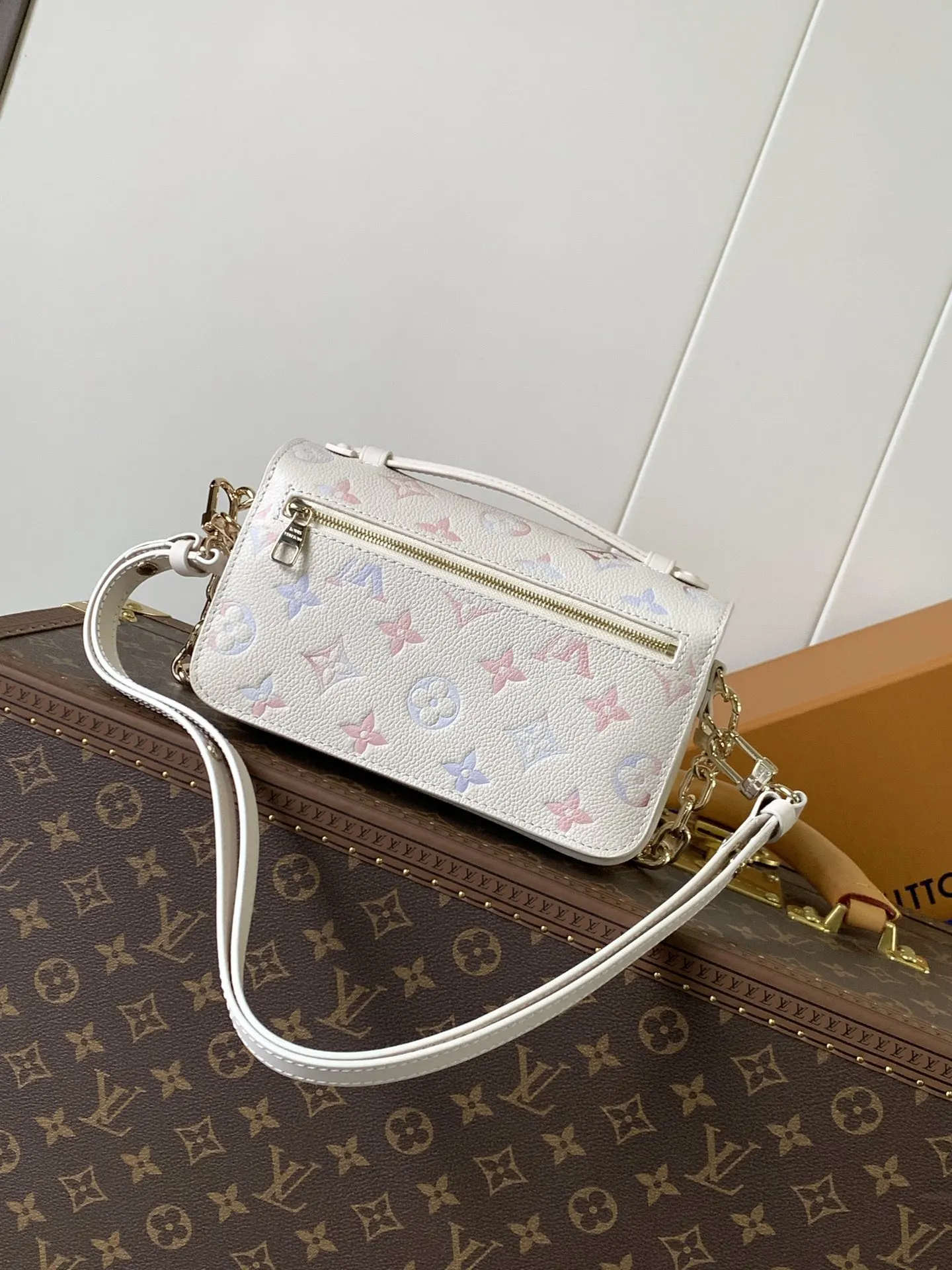 牛皮 Pochette Mét 鏈條包 精致鏈條款
