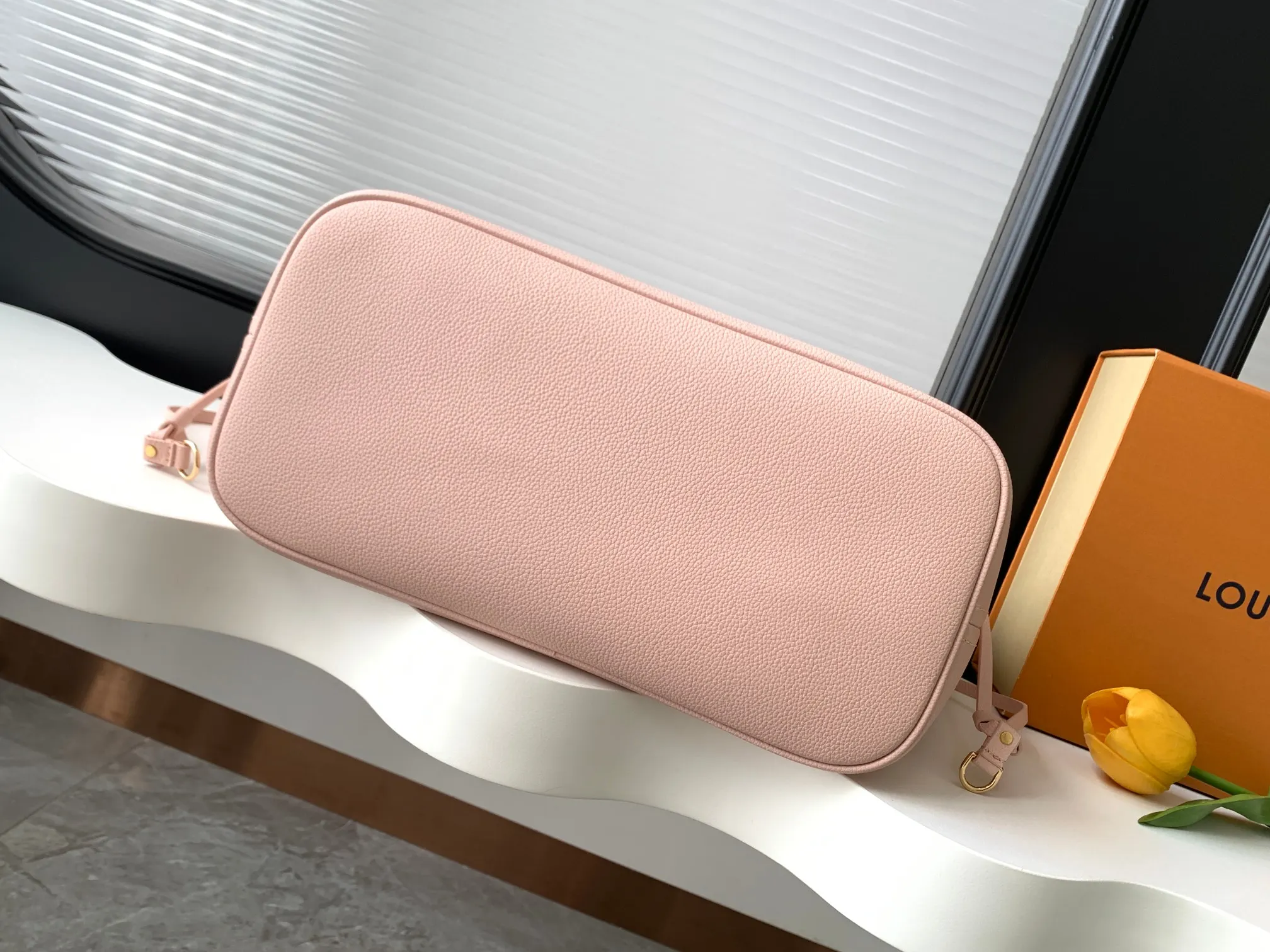 Neverfull 黑色 米白 手拿包 精致手拿款
