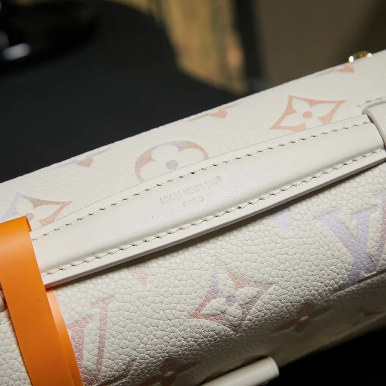 Louis Vuitton M25682 链条包