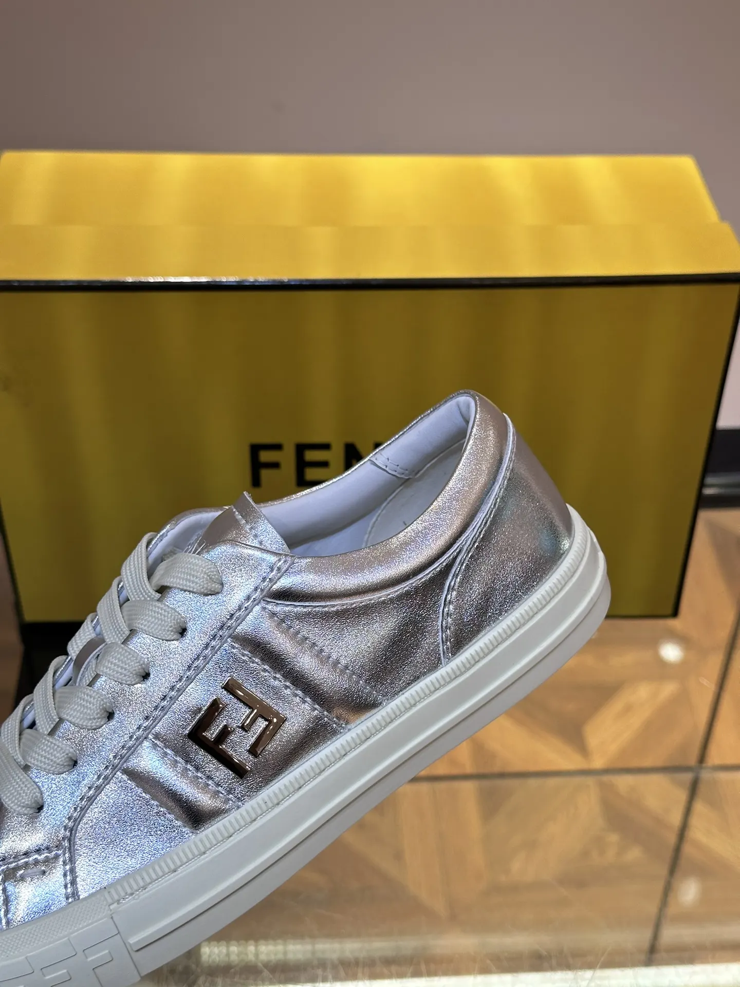 Fendi 運動鞋 休閒百搭款(數字7) Fendi 運動鞋 休閒百搭款(數字7)