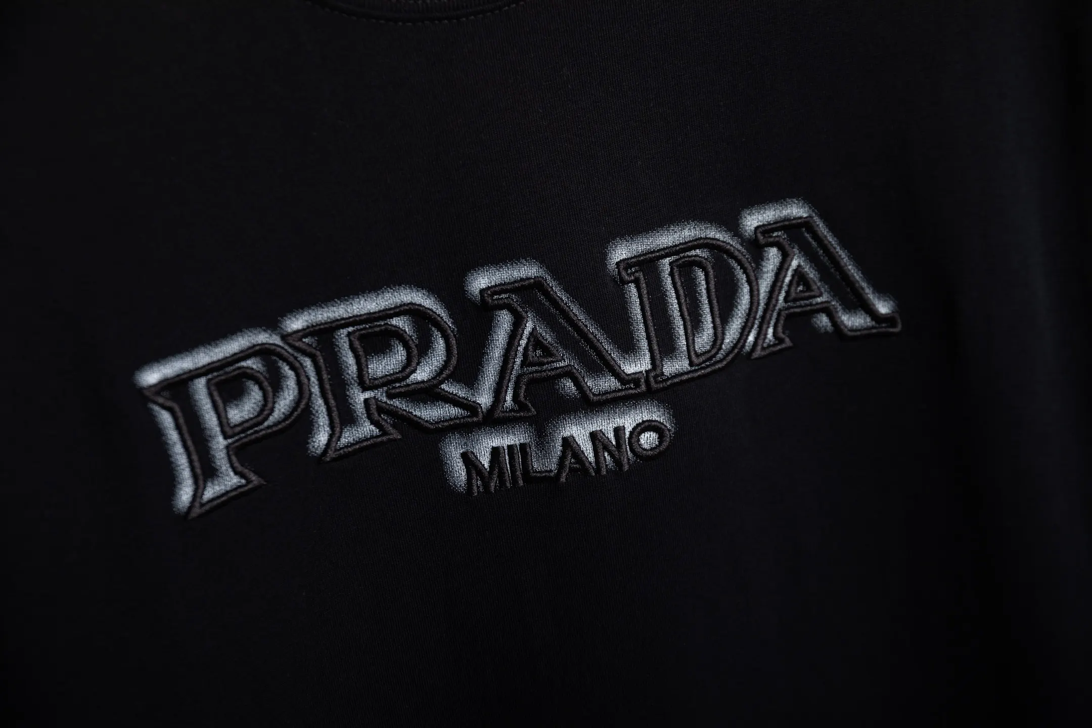 Prada 云雾立体字母刺绣 短袖T恤 高克重休闲