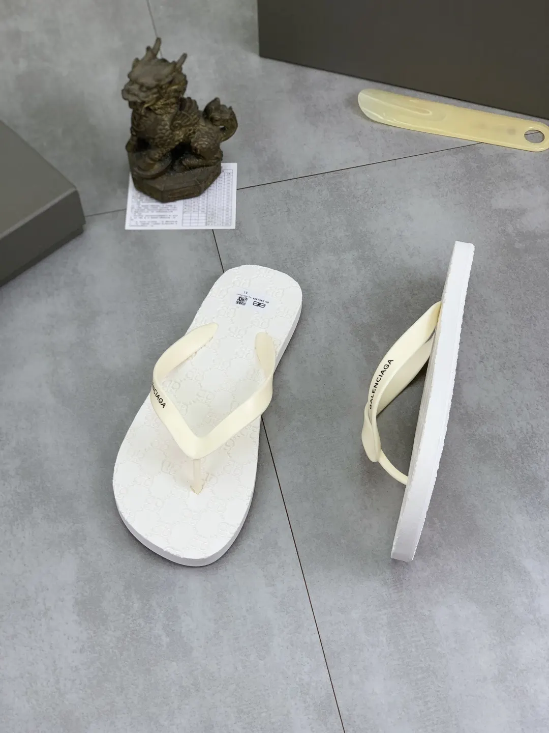 Balenciaga 拖鞋 休闲舒适