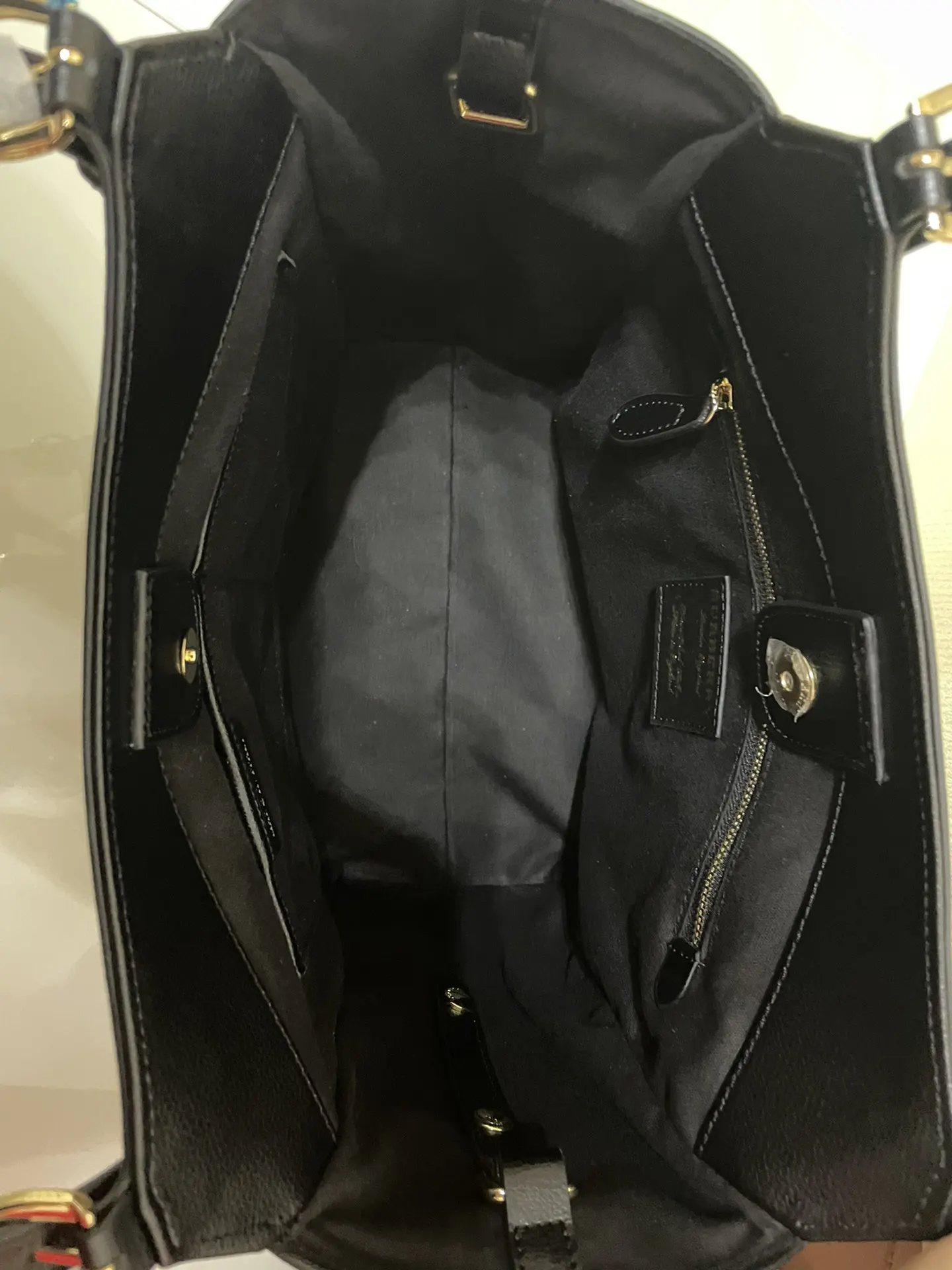 Burberry 皮革 巴宝莉精致的粒面皮革托特包 搭 House 大容量托特款